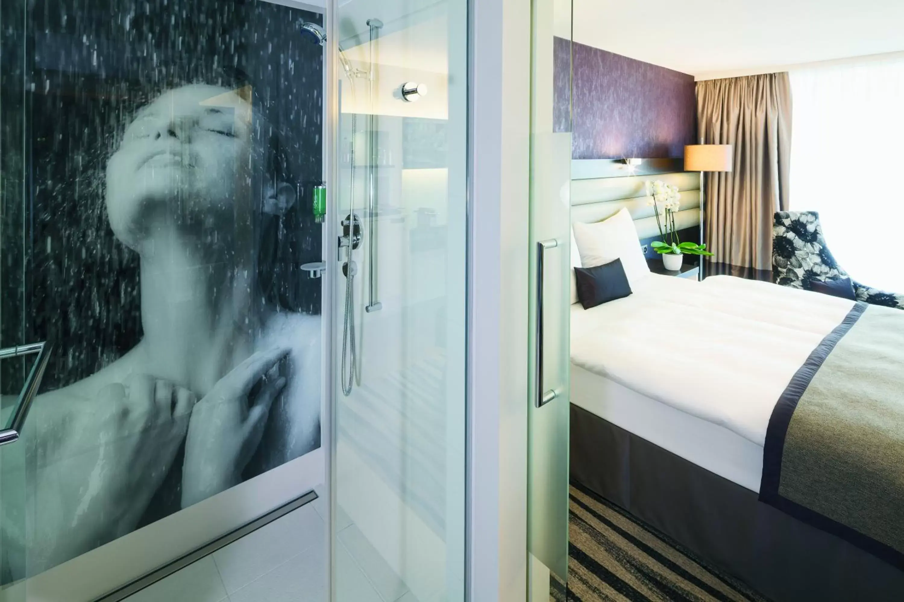 Shower in Mövenpick Hotel Lausanne