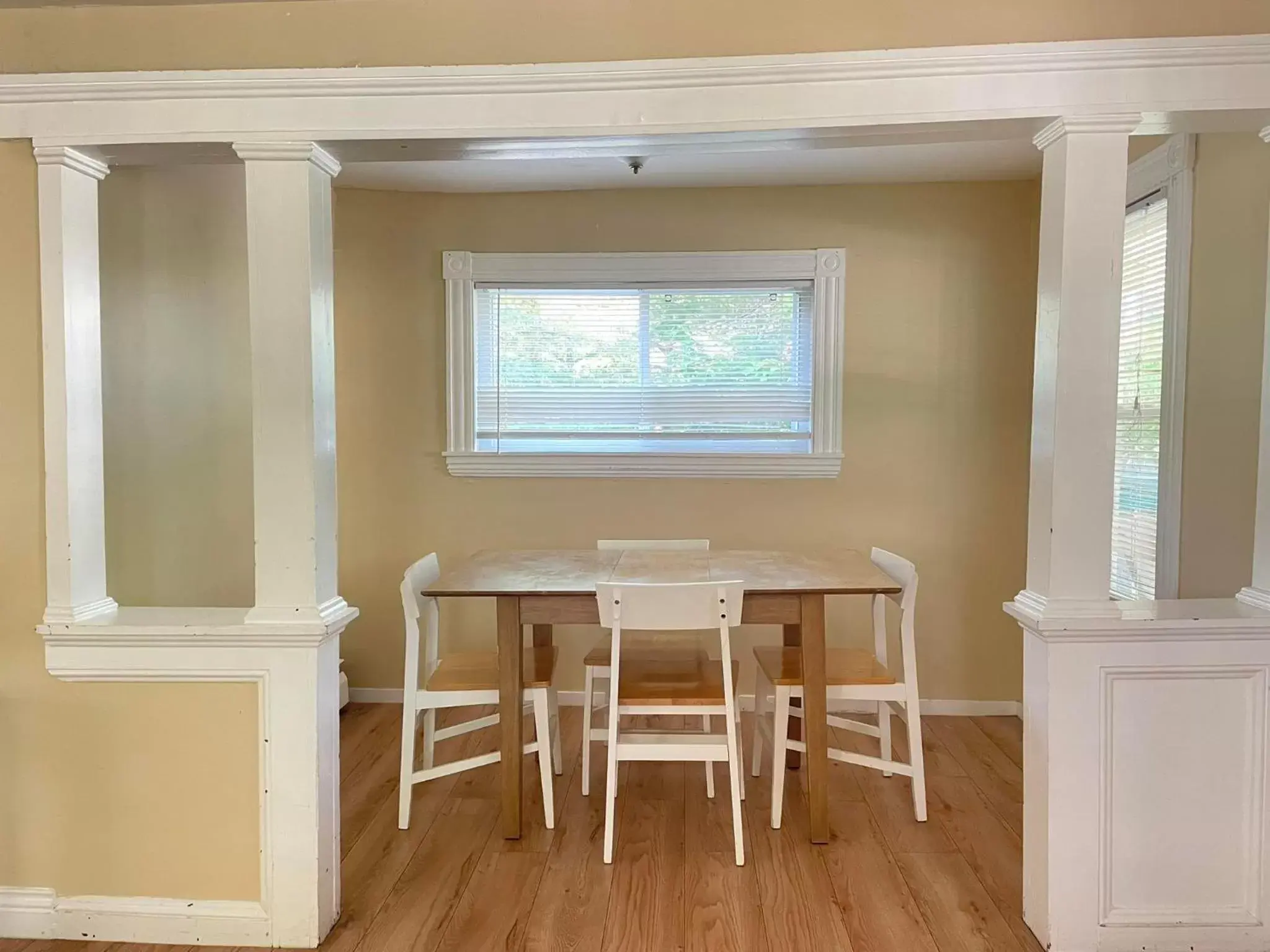 Dining Area in Grand Beach Inn