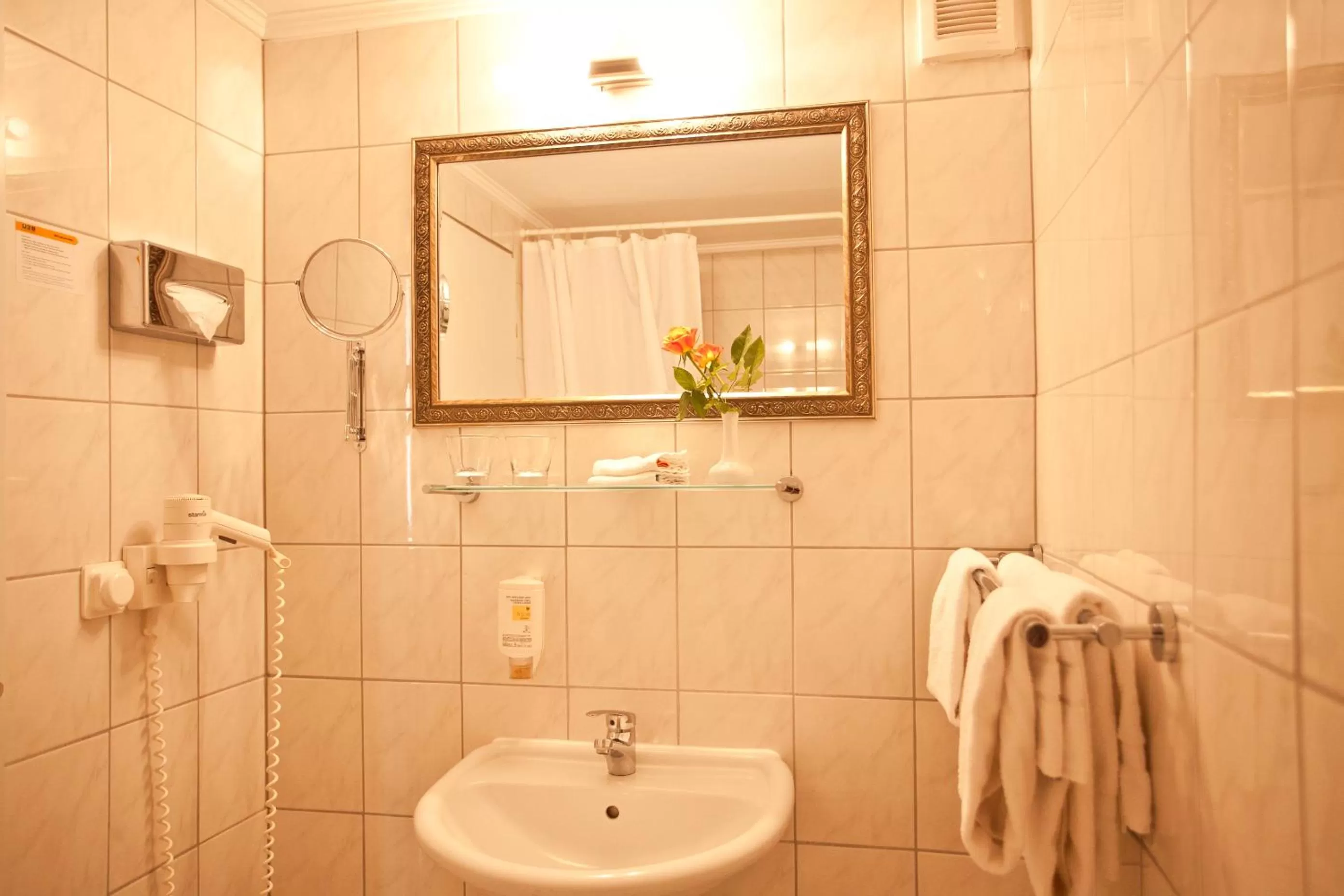 Bathroom in Safestay Berlin Kurfurstendamm