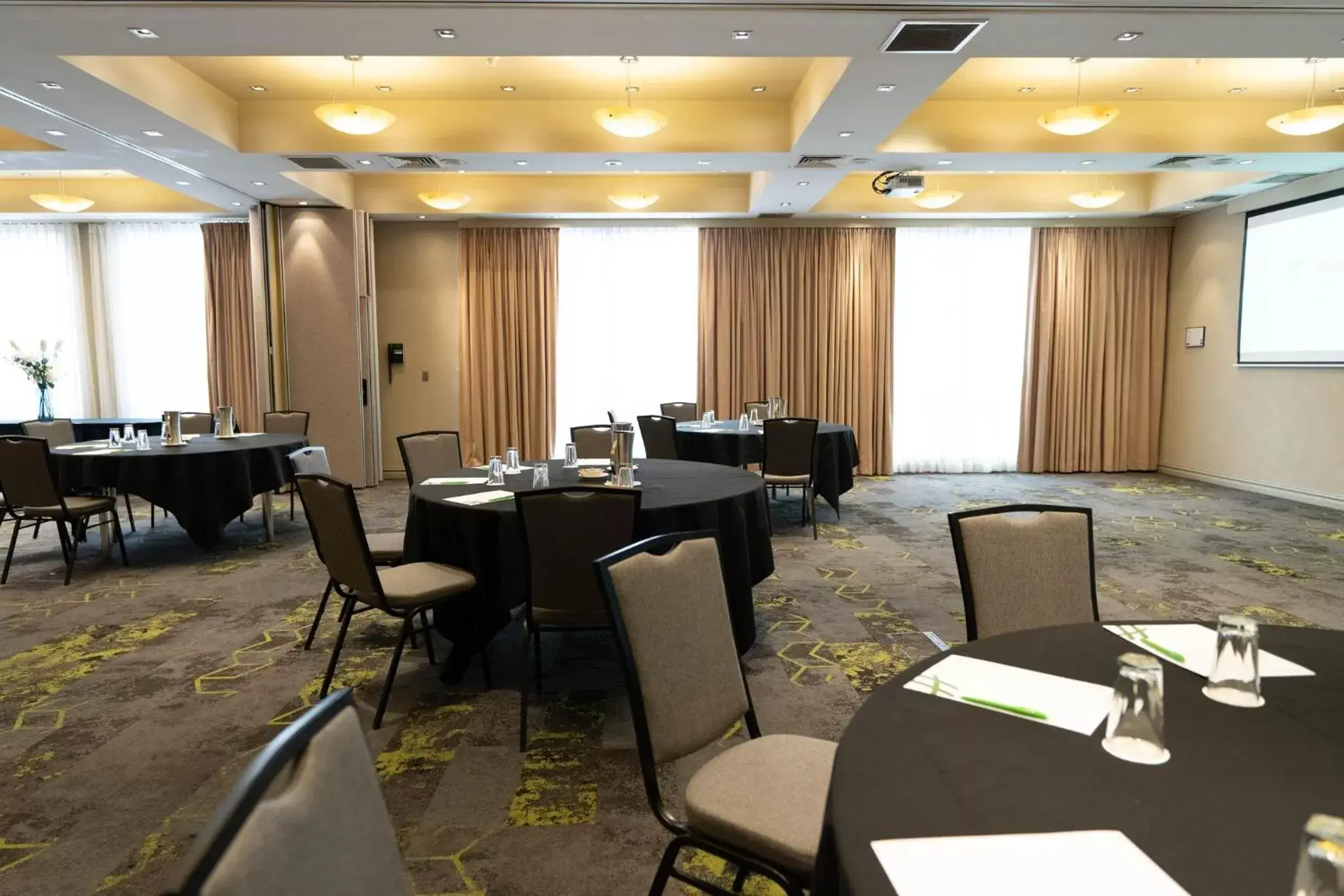 Meeting/conference room, Restaurant/Places to Eat in Holiday Inn Parramatta, an IHG Hotel