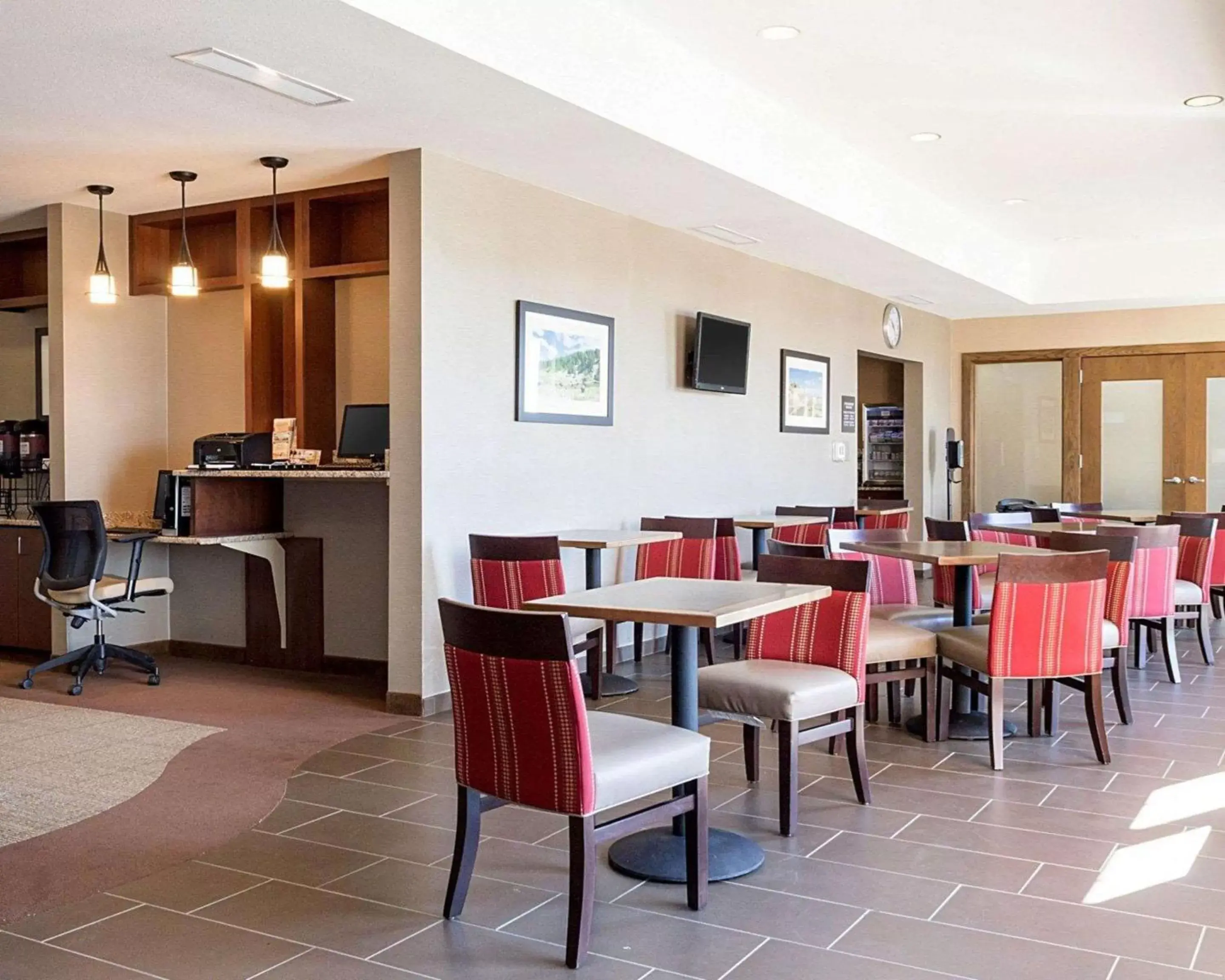 Restaurant/Places to Eat in Comfort Inn & Suites Watford City