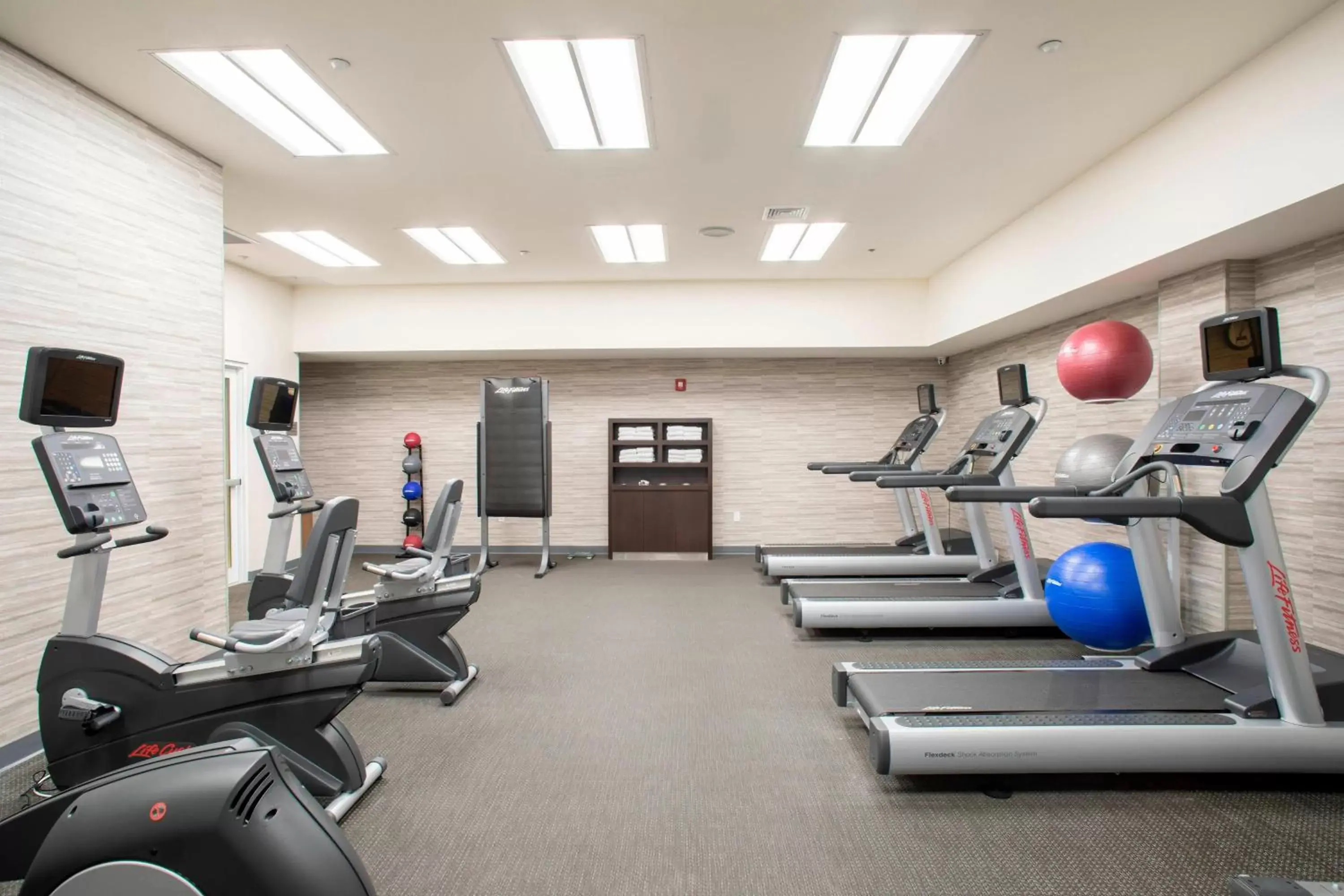 Fitness centre/facilities, Fitness Center/Facilities in Courtyard by Marriott New York Queens/Fresh Meadows