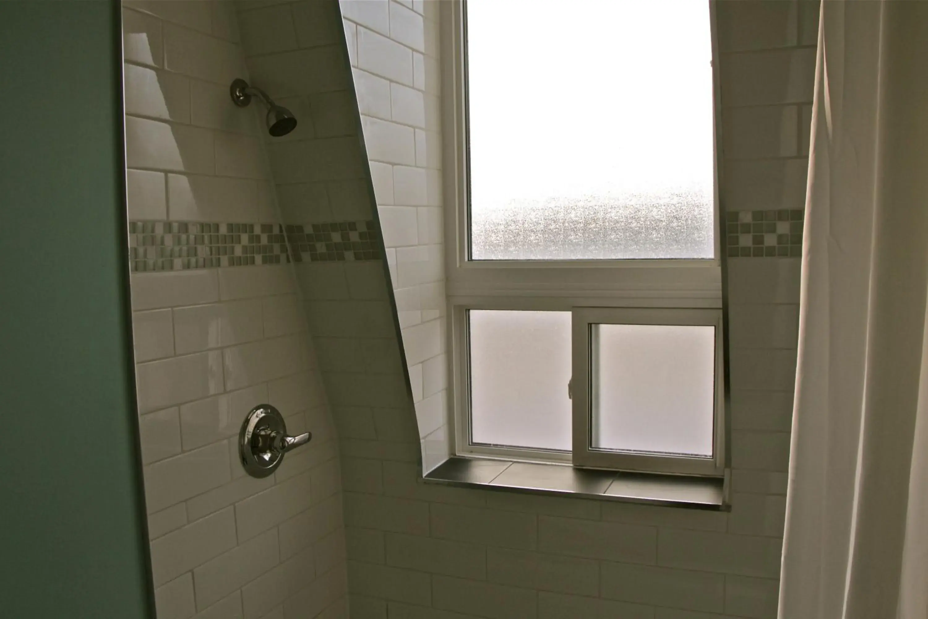 Bathroom in Royal Oak Inn