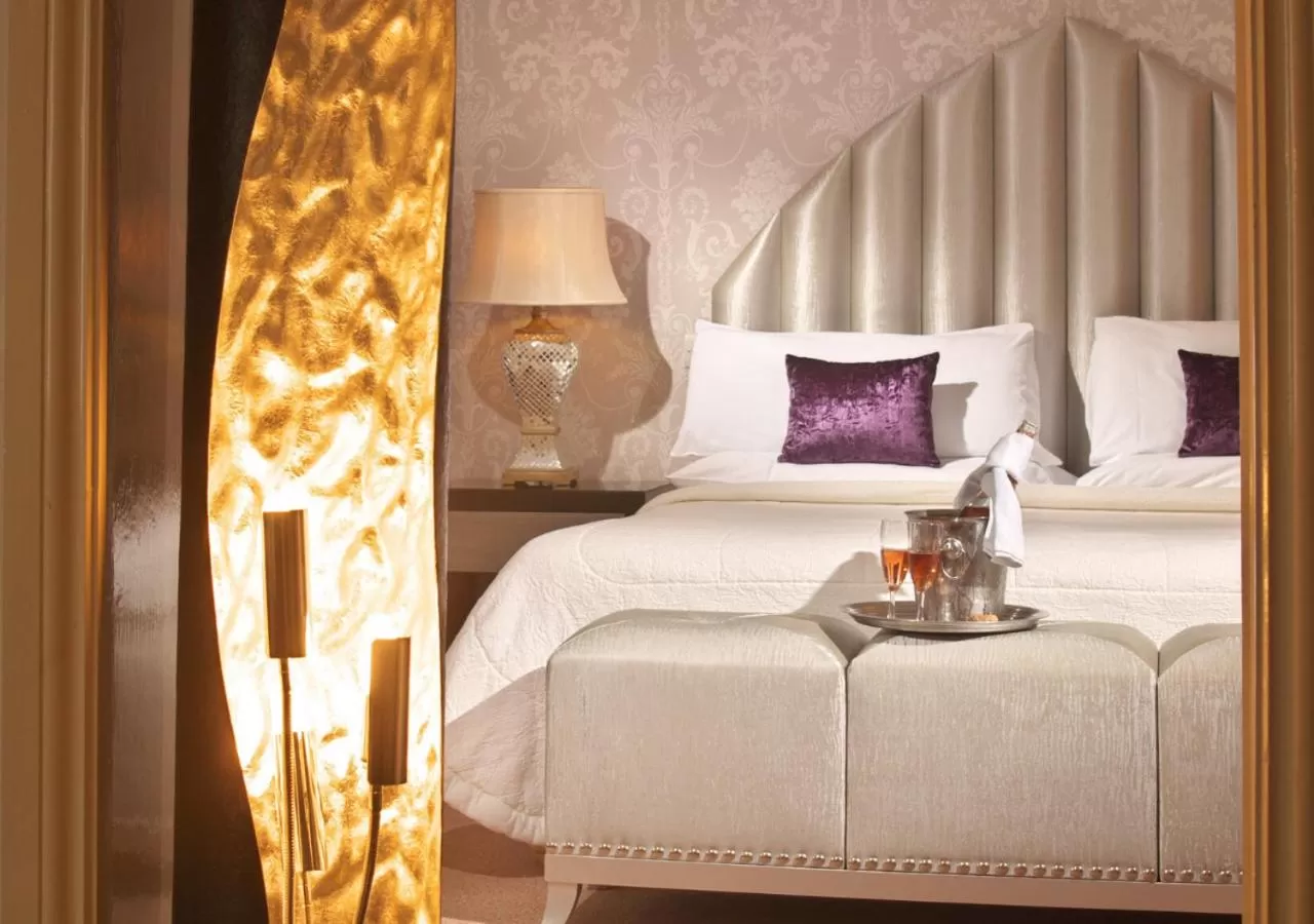 Decorative detail, Bed in Castle Hotel Macroom