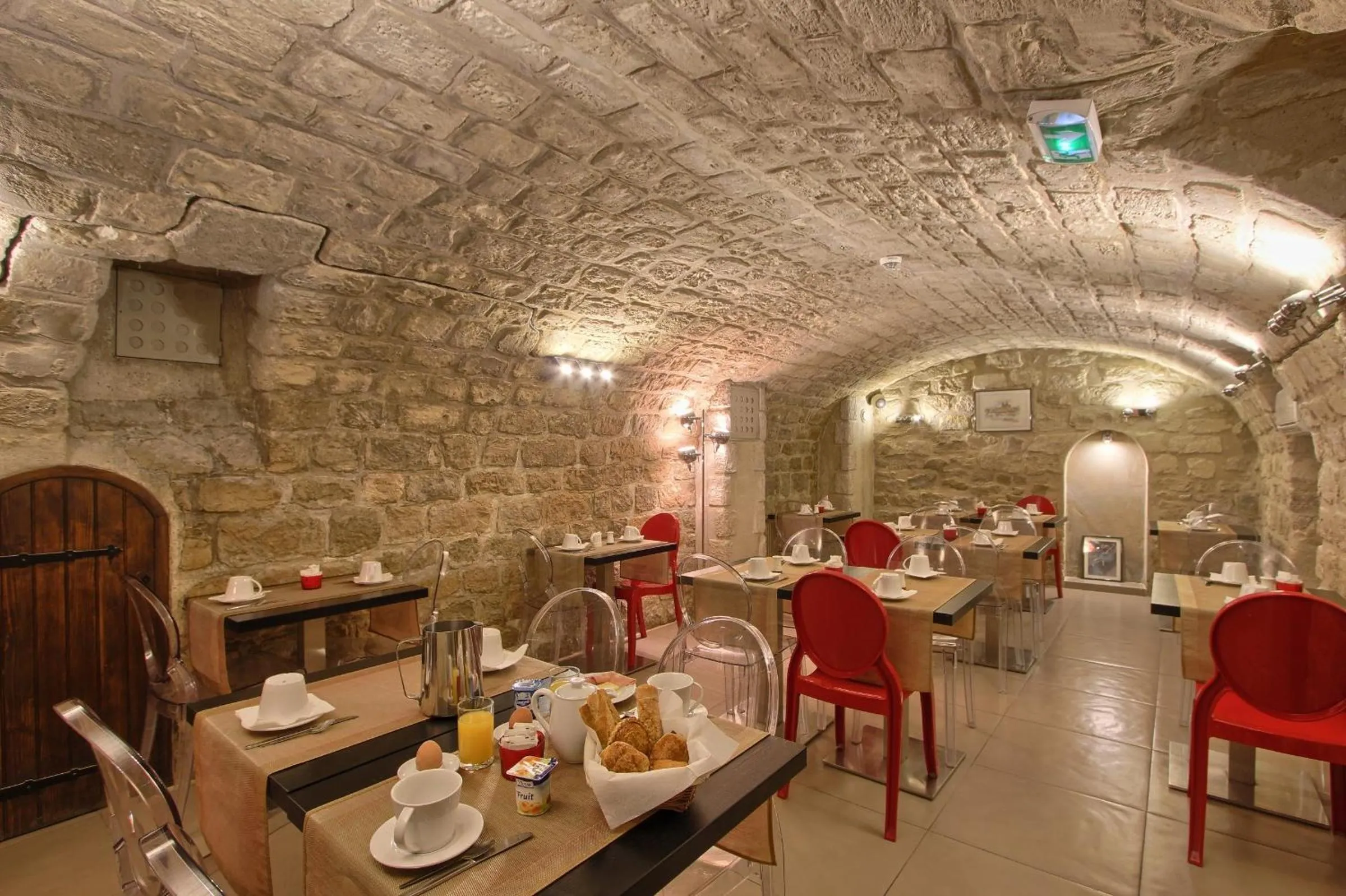 Restaurant/places to eat in Villa Margaux Opéra Montmartre