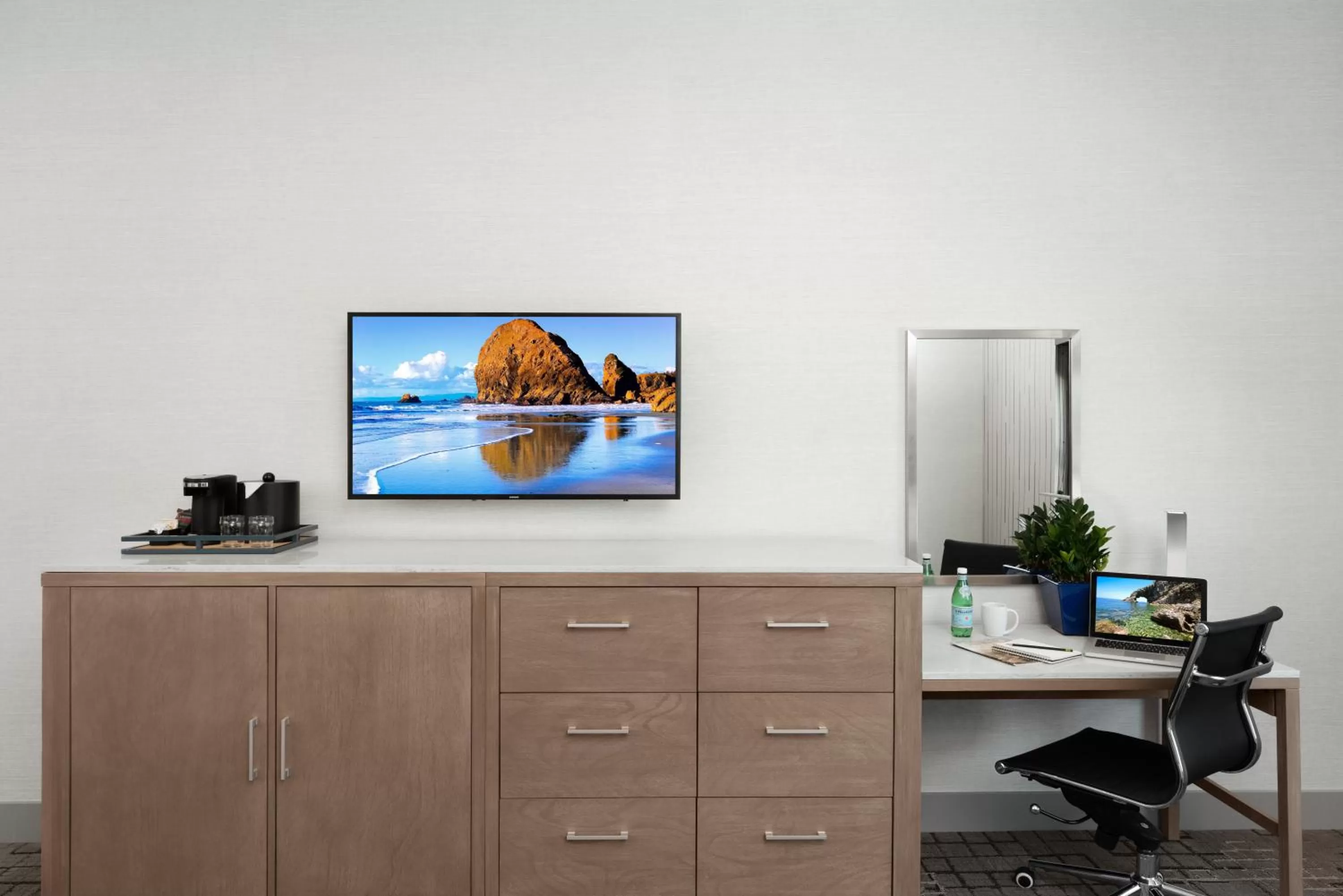 TV and multimedia in Ayres Hotel San Diego South - Chula Vista