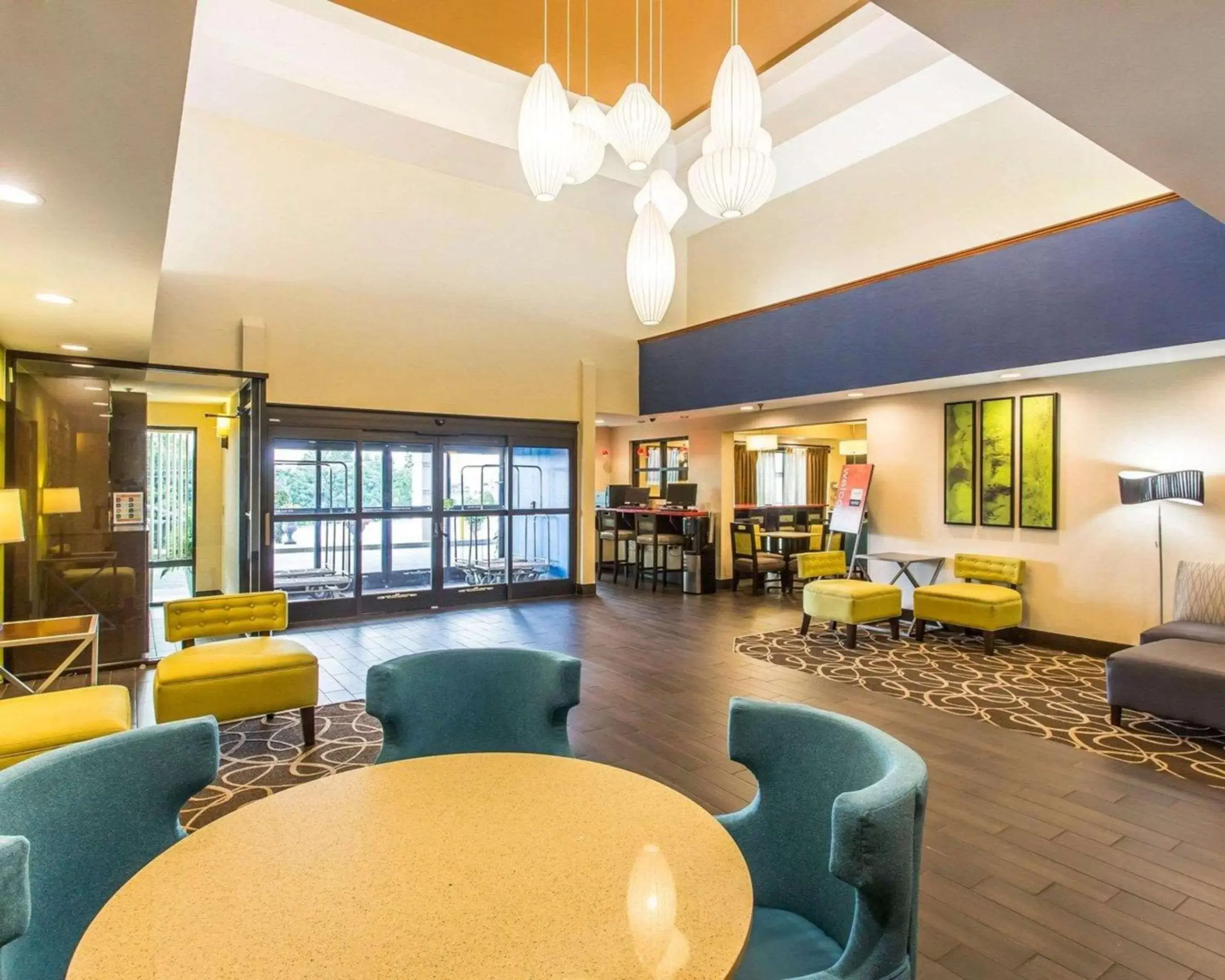 Lobby or reception, Lounge/Bar in Comfort Suites Cookeville