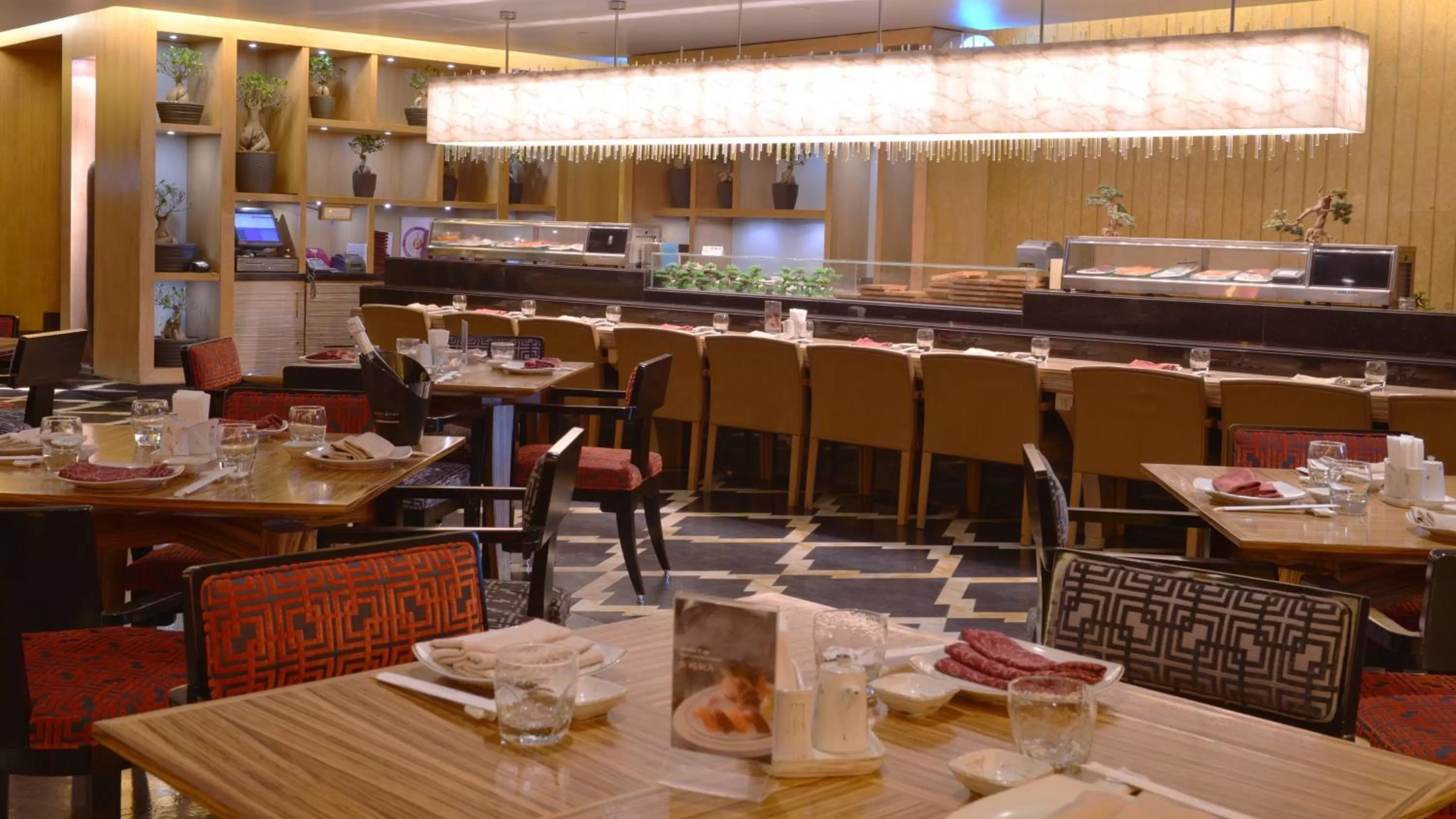 Restaurant/places to eat in Crowne Plaza Kuwait Al Thuraya City by IHG