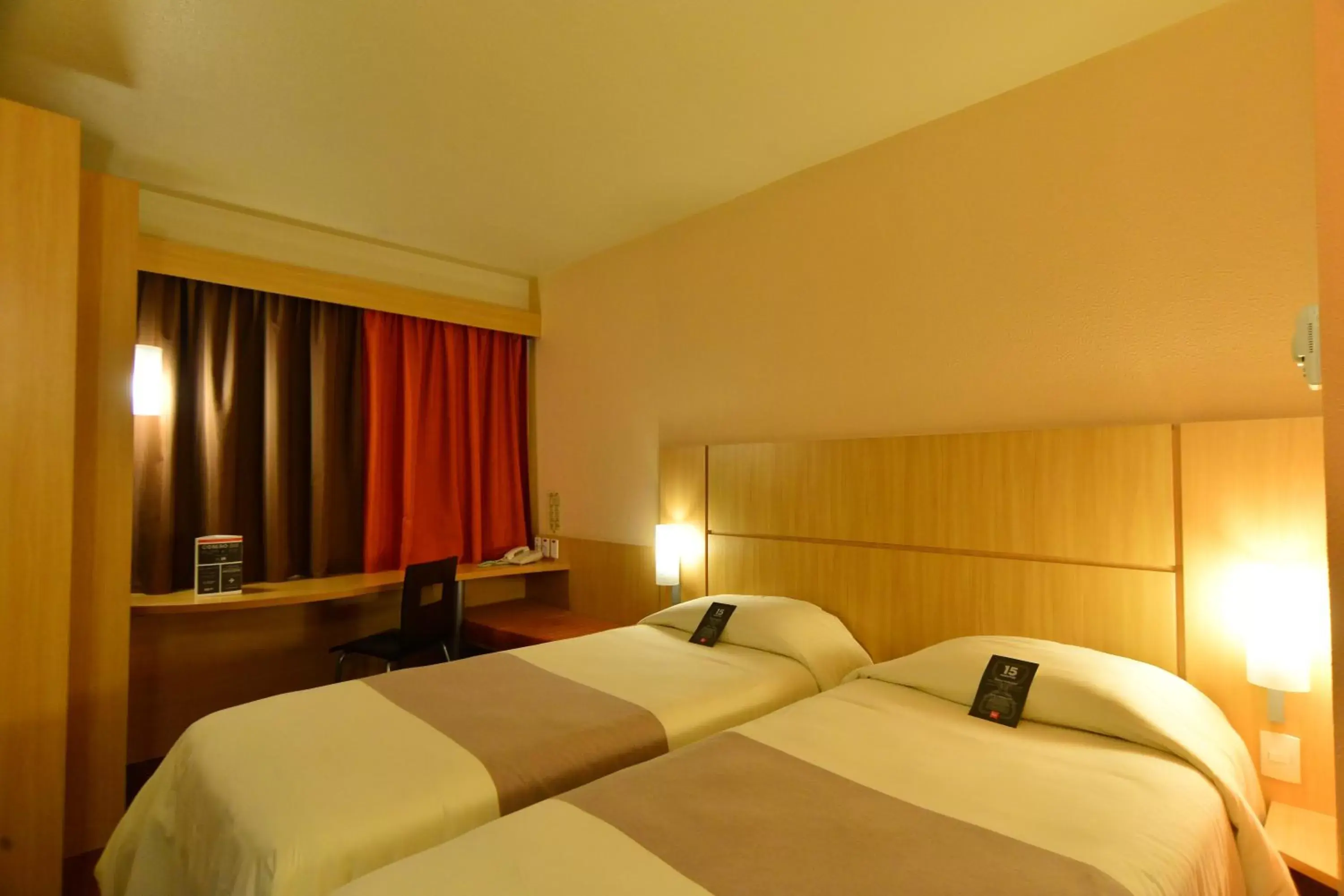 Photo of the whole room, Room Photo in ibis Caxias do Sul
