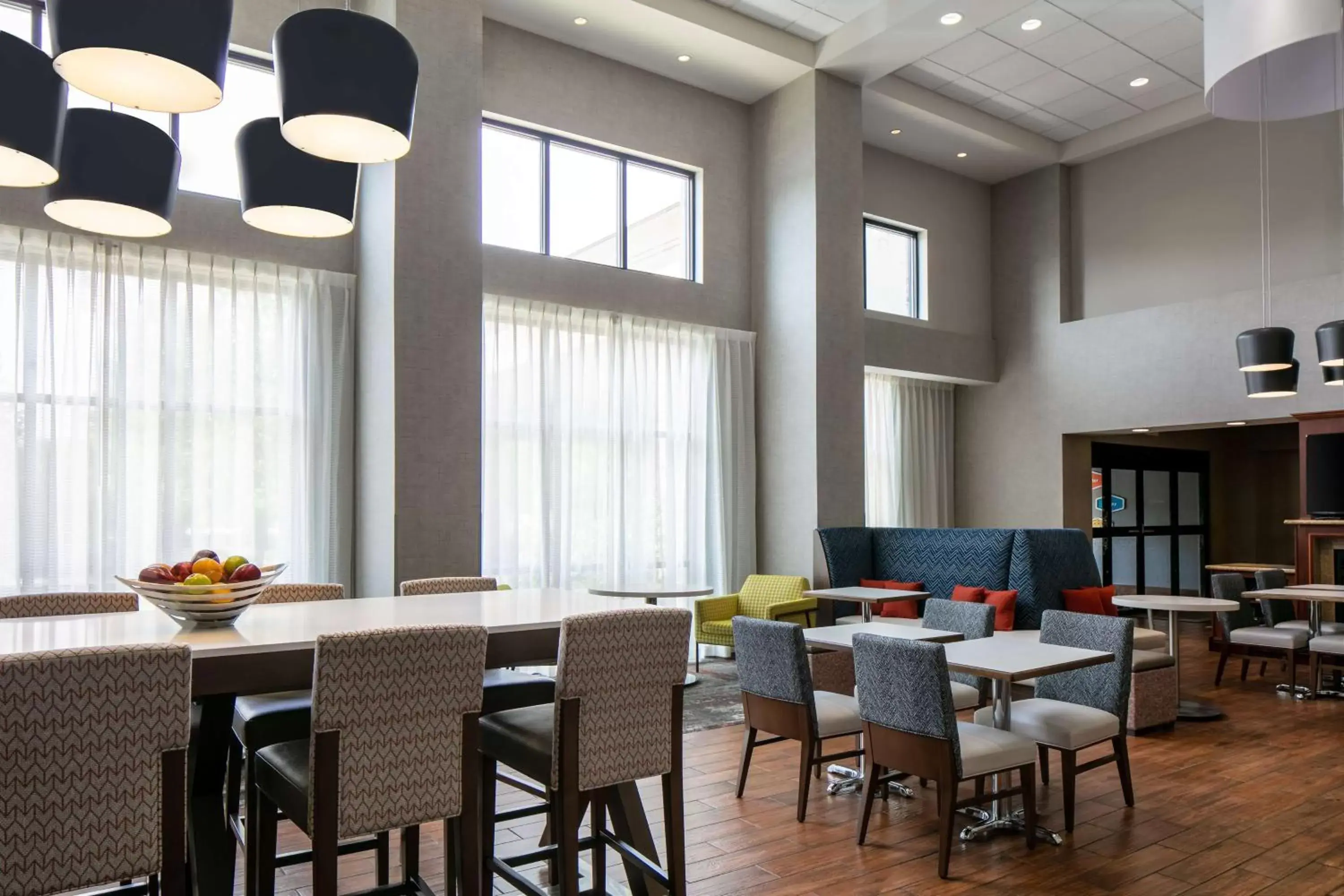 Lobby or reception, Restaurant/Places to Eat in Hampton Inn & Suites West Bend