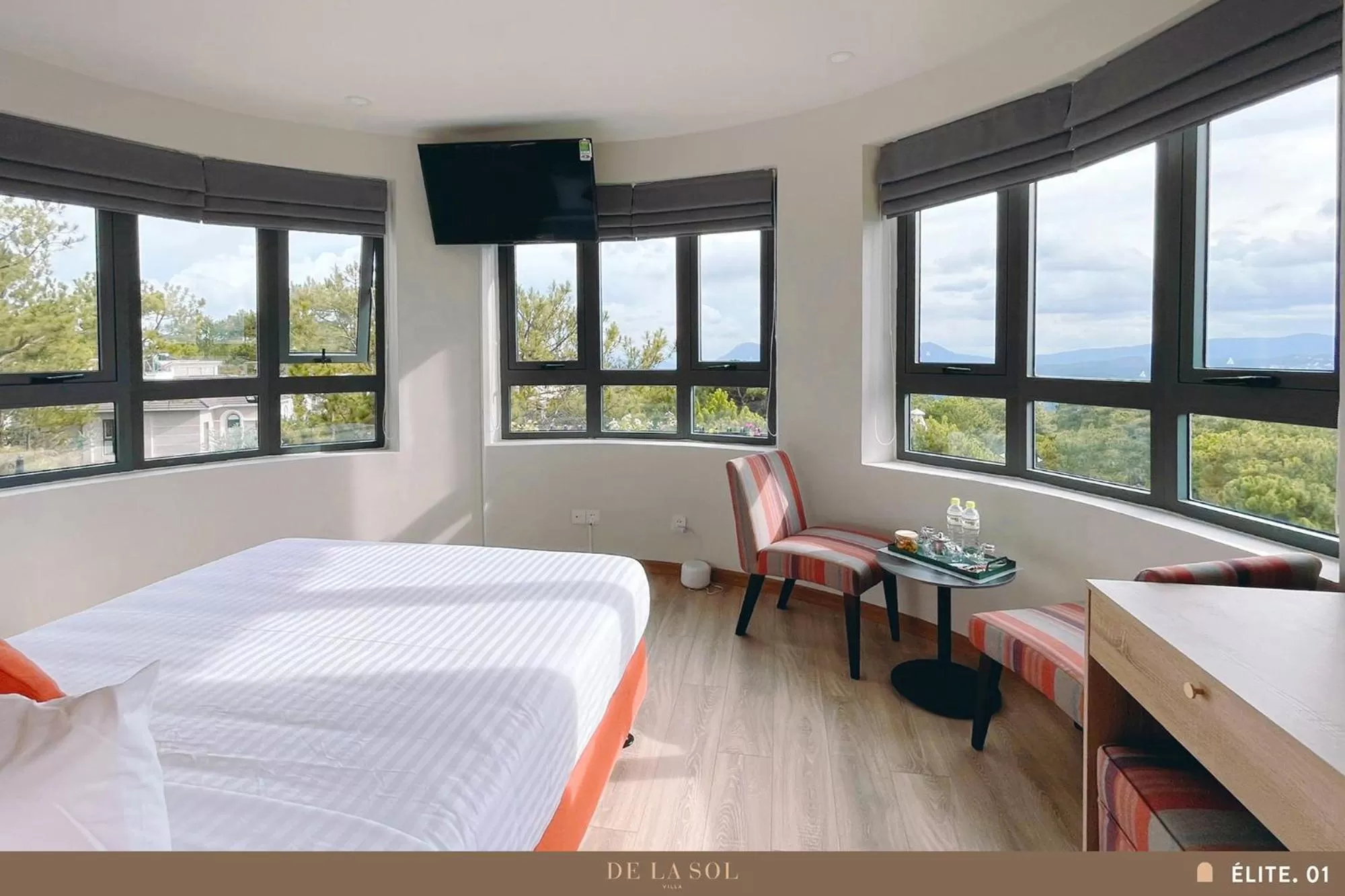 Bed in De La Sol Villa Dalat