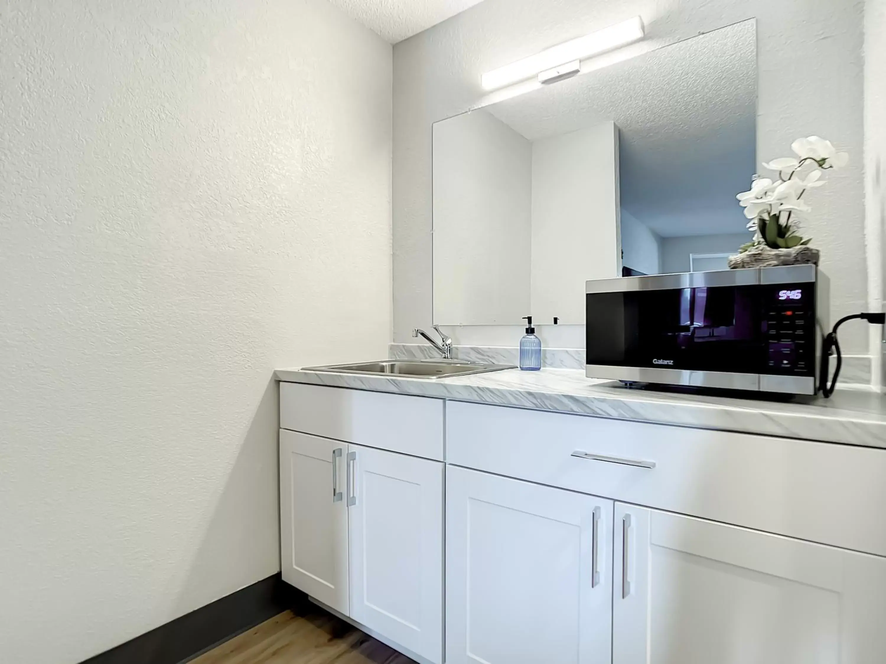 Kitchen or kitchenette, Kitchen/Kitchenette in Stayable Suites Kissimmee West