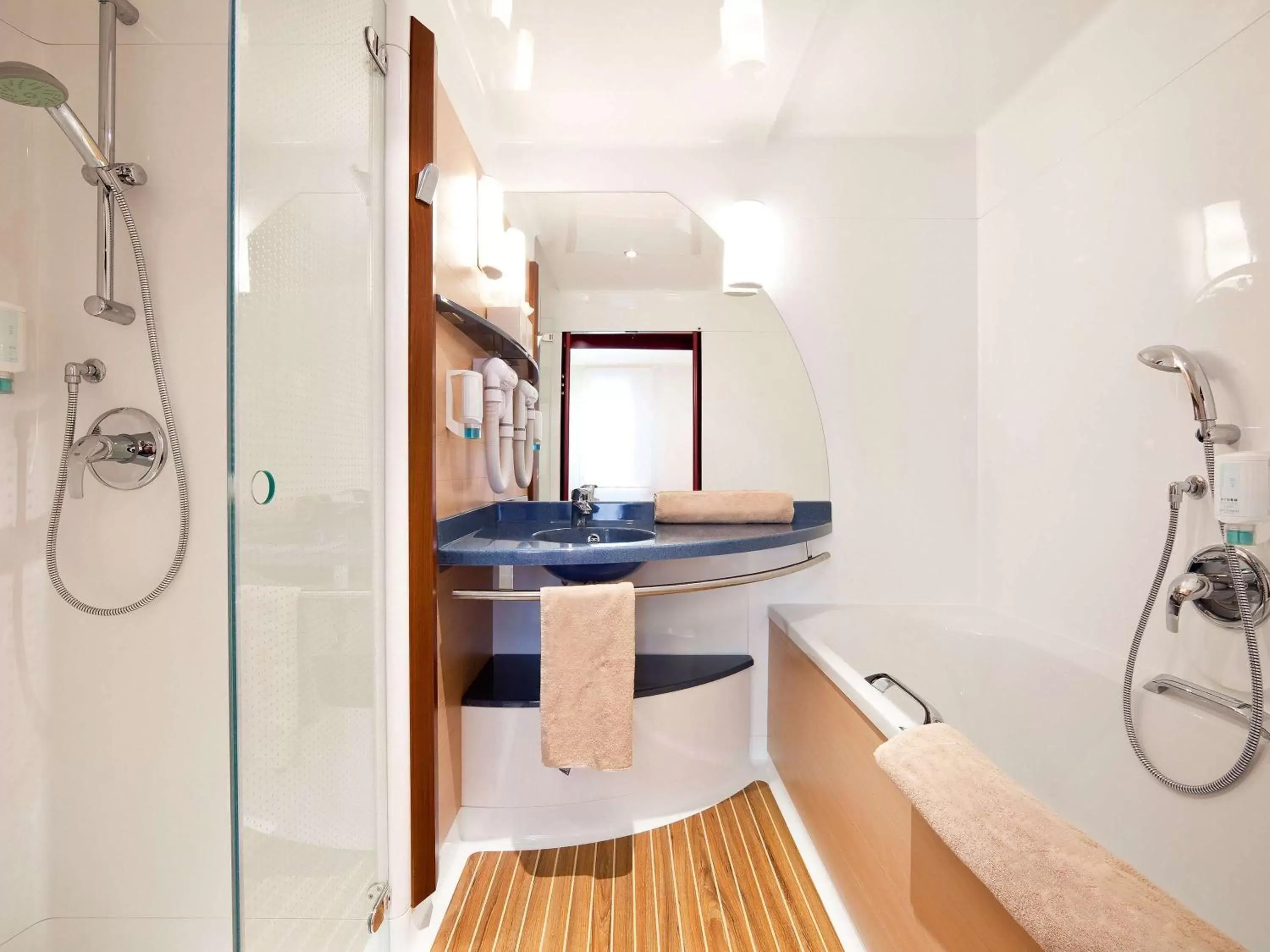 Bathroom in Novotel Suites Hannover