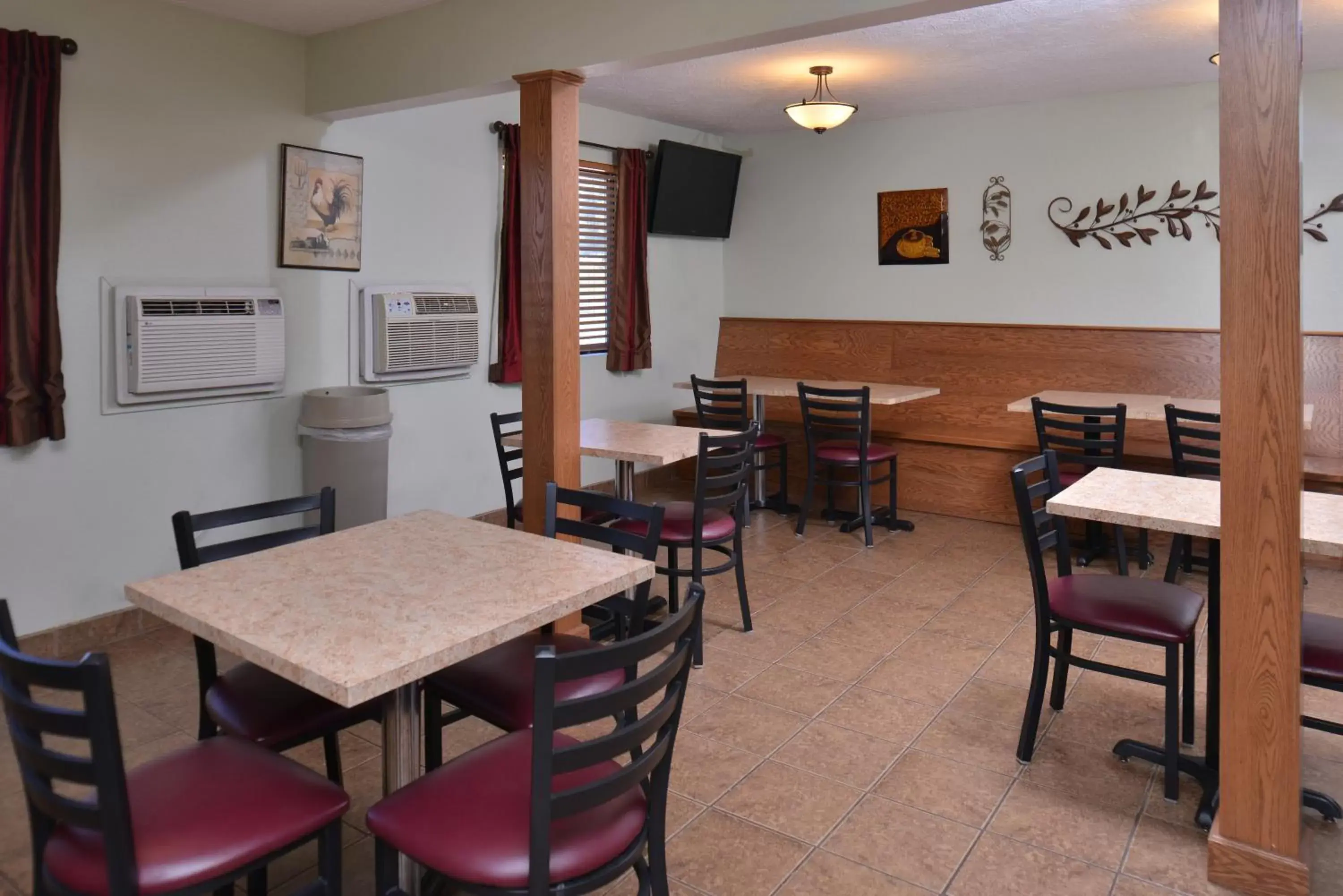 Restaurant/Places to Eat in Cottonwood Inn and Conference Center