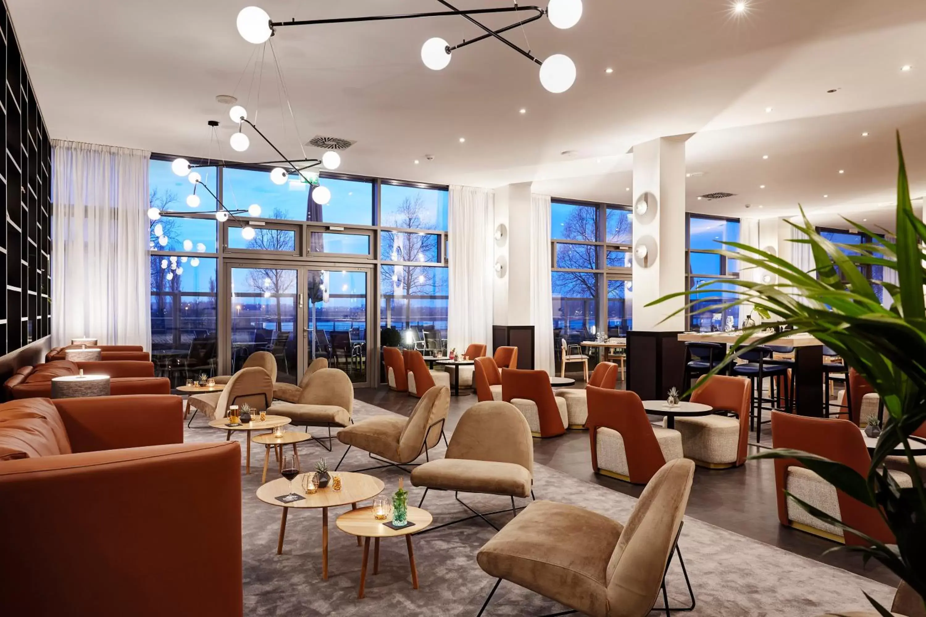 Lobby or reception in INNSiDE by Meliá Bremen