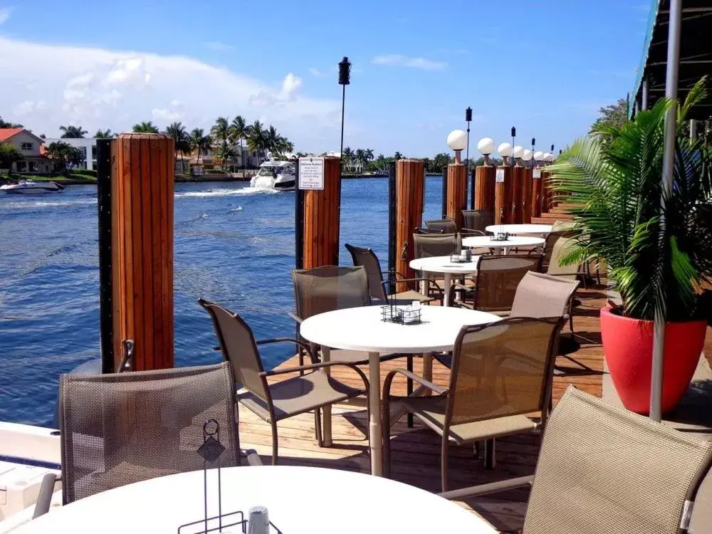 On site, Restaurant/Places to Eat in Sands Harbor Resort and Marina
