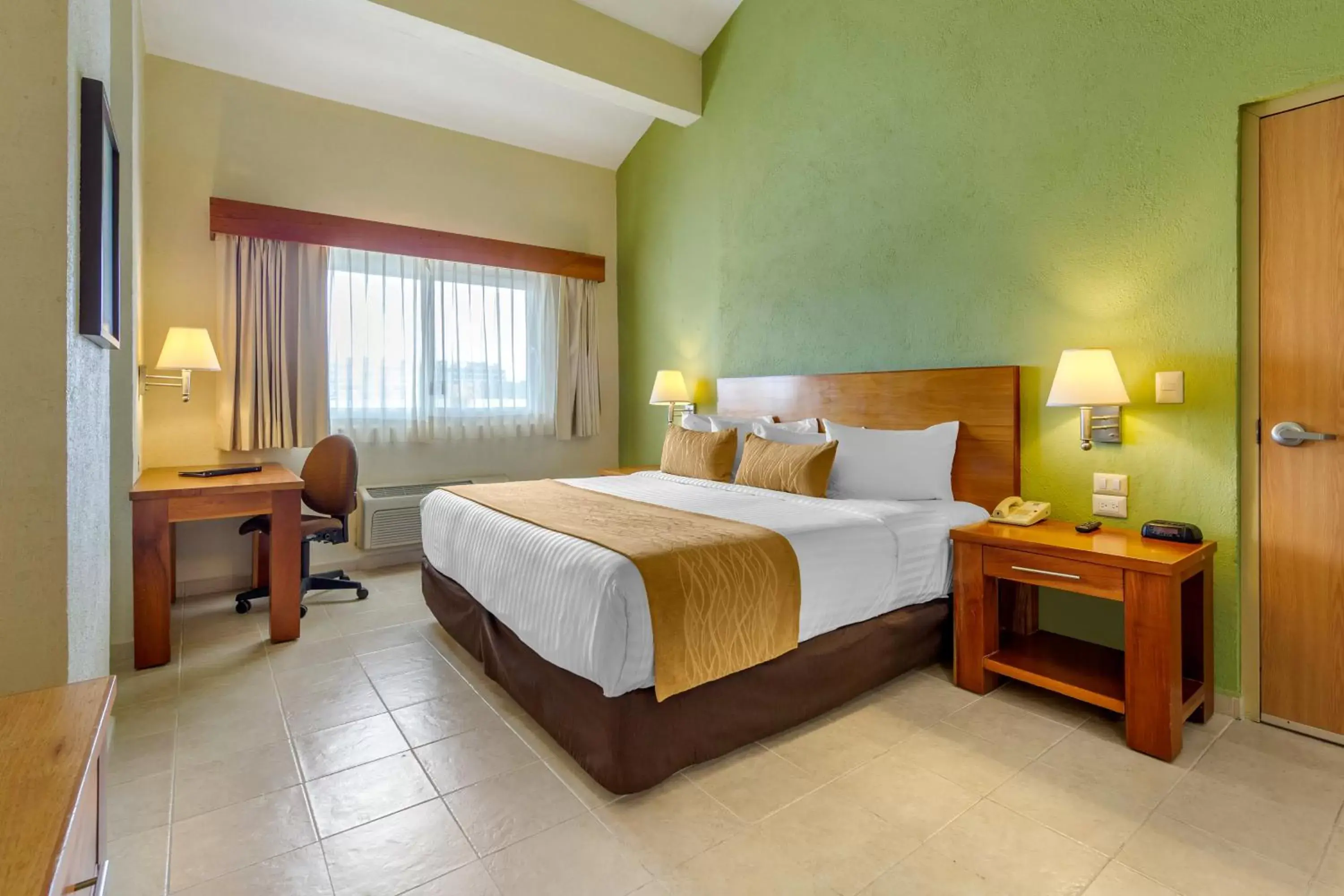 Bed in Comfort Inn Puerto Vallarta