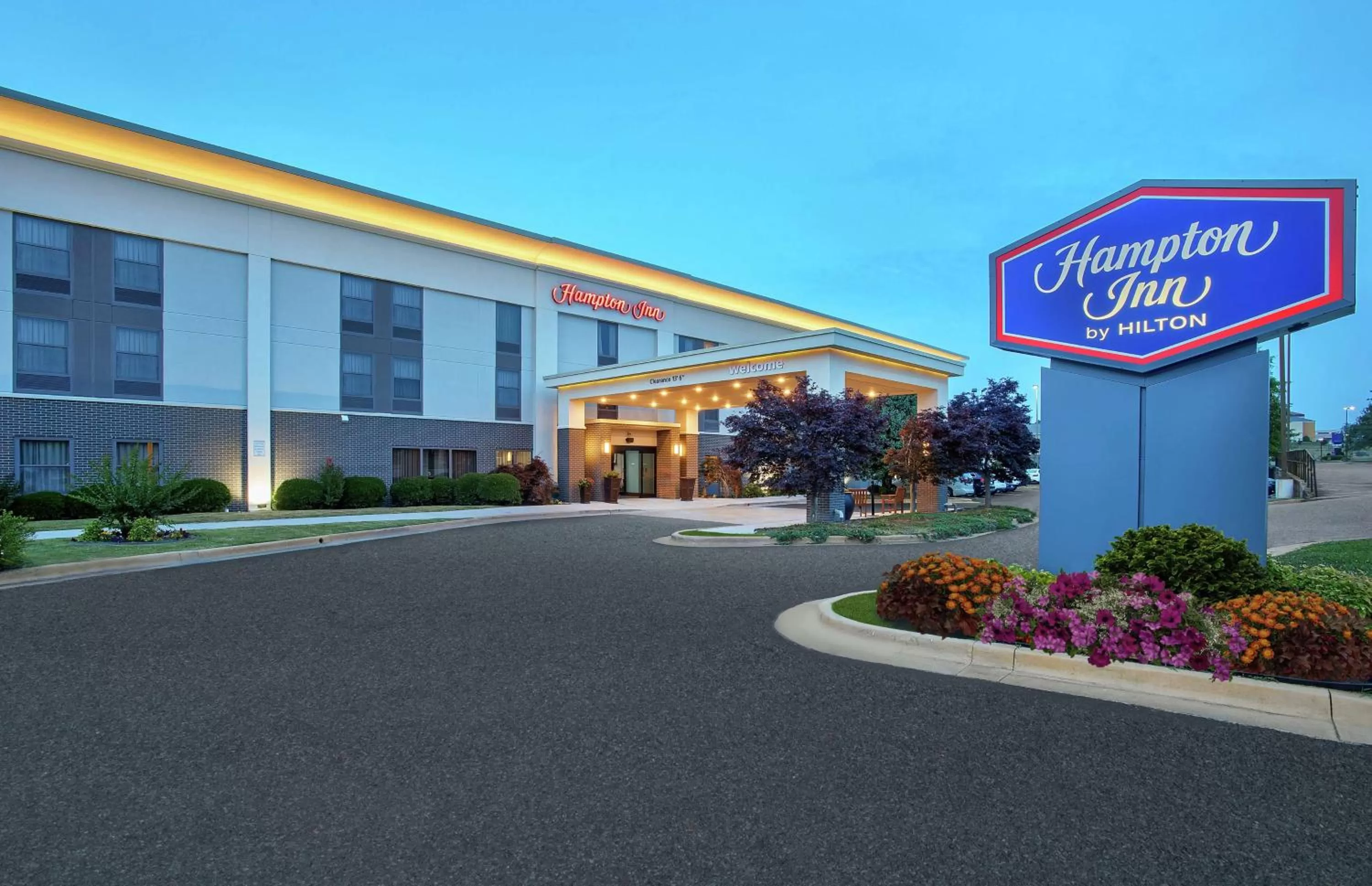 Property building in Hampton Inn Cullman