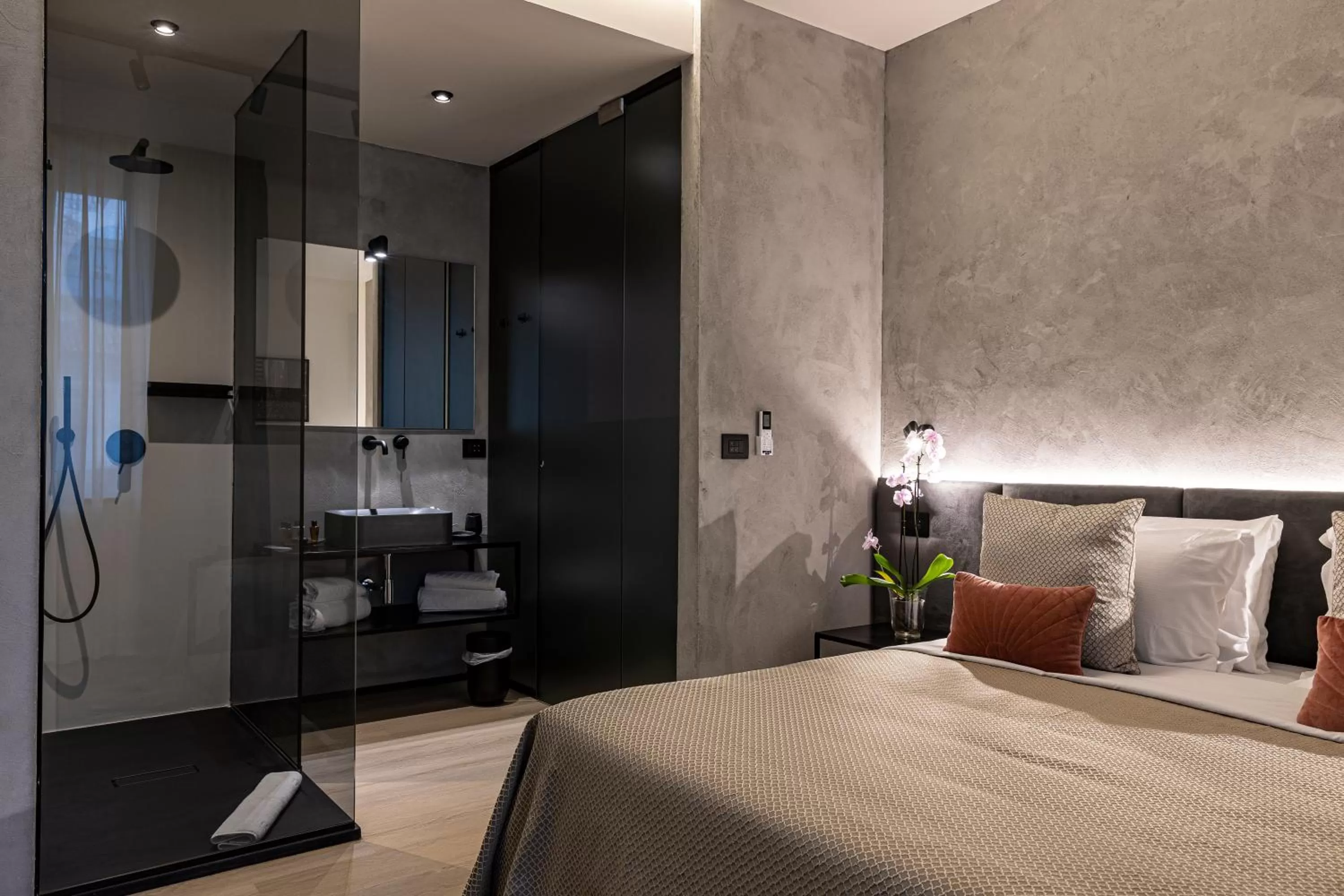 Photo of the whole room, Bed in Corso 84 Luxury Suites