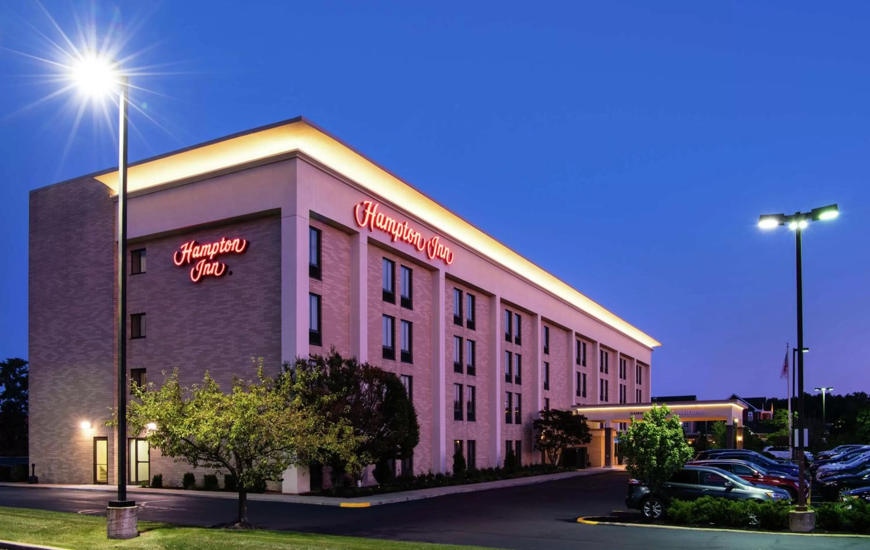 Property building in Hampton Inn Cleveland-Solon