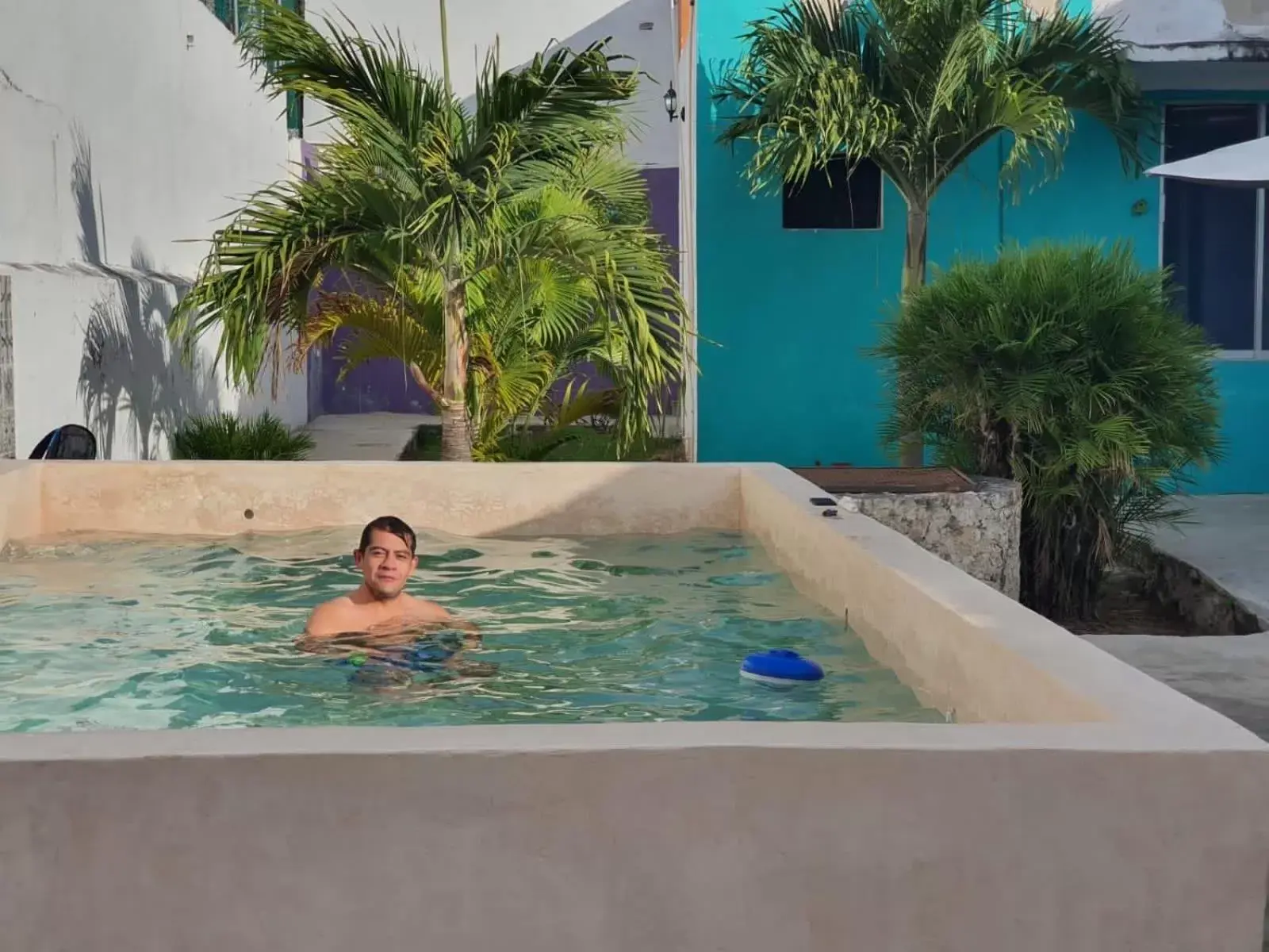 Swimming Pool in Hostal Xiinbal