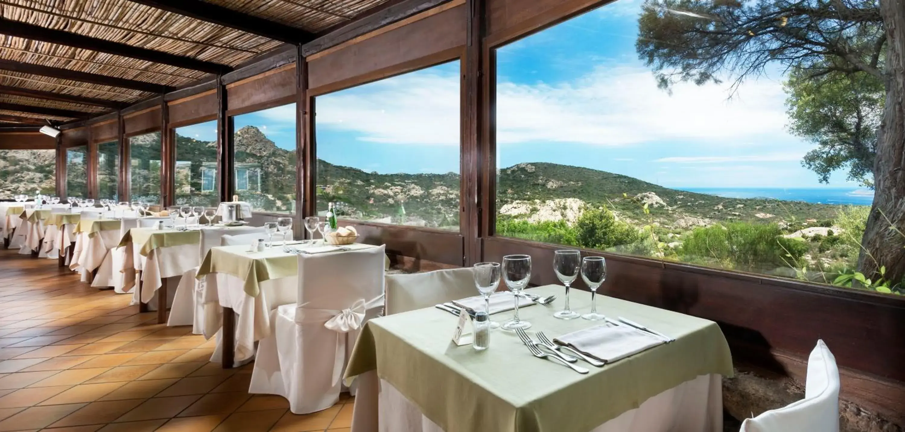 Restaurant/Places to Eat in Hotel Rocce Sarde