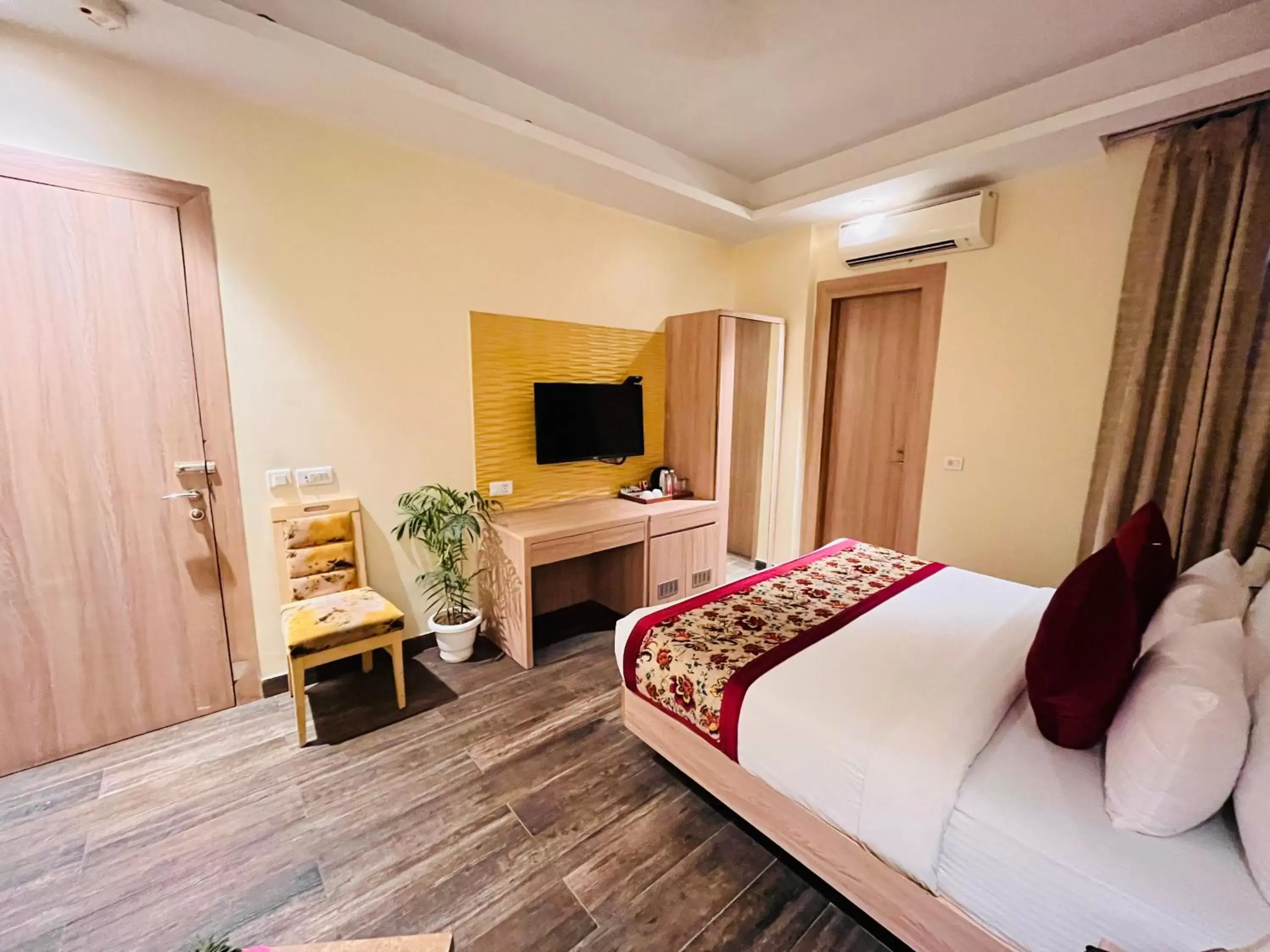 Bed in Hotel Banz - Near Delhi International Airport