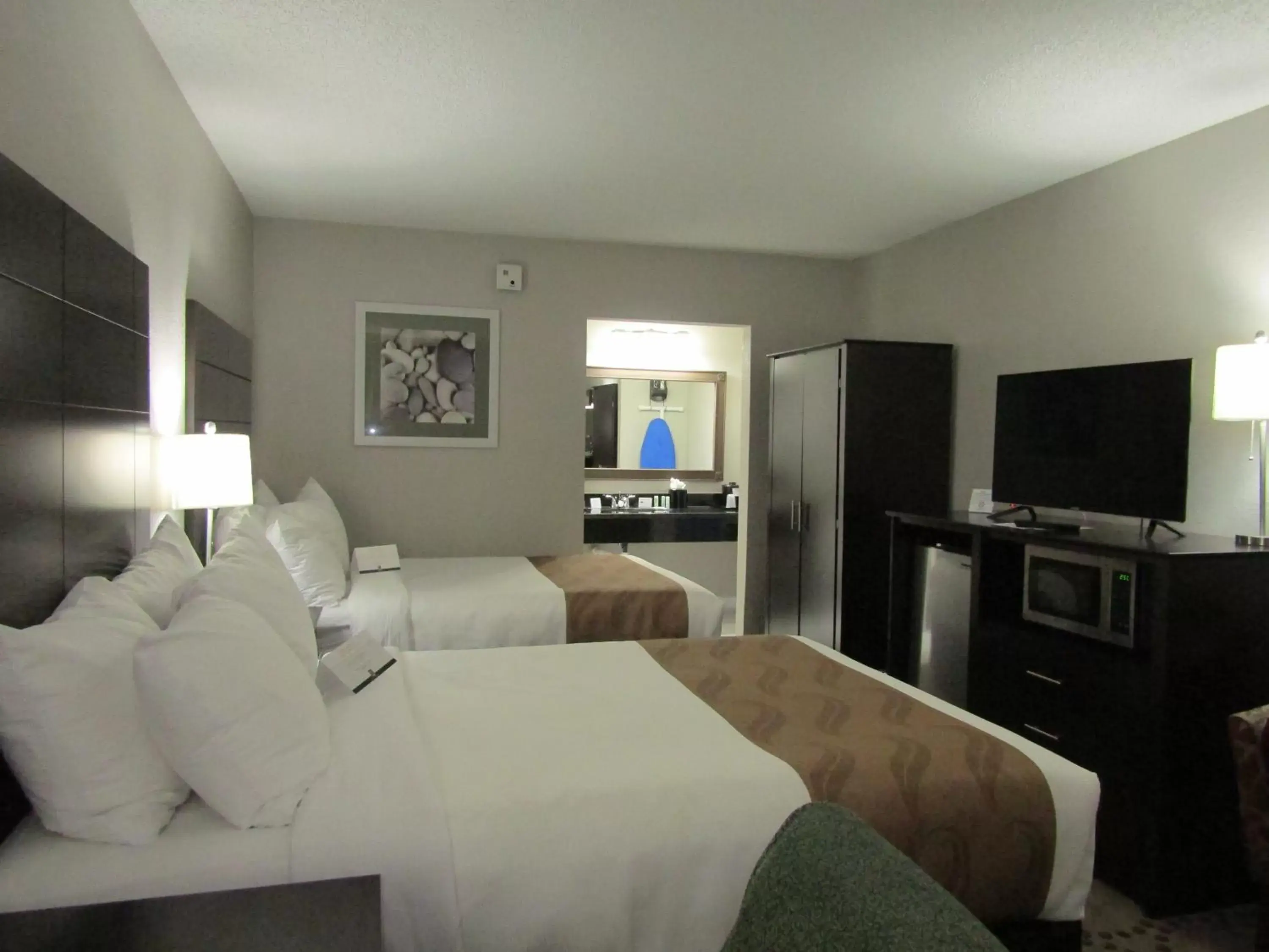 Lake View Room with Two Double Beds - Non-Smoking in Quality Inn & Suites By The Lake