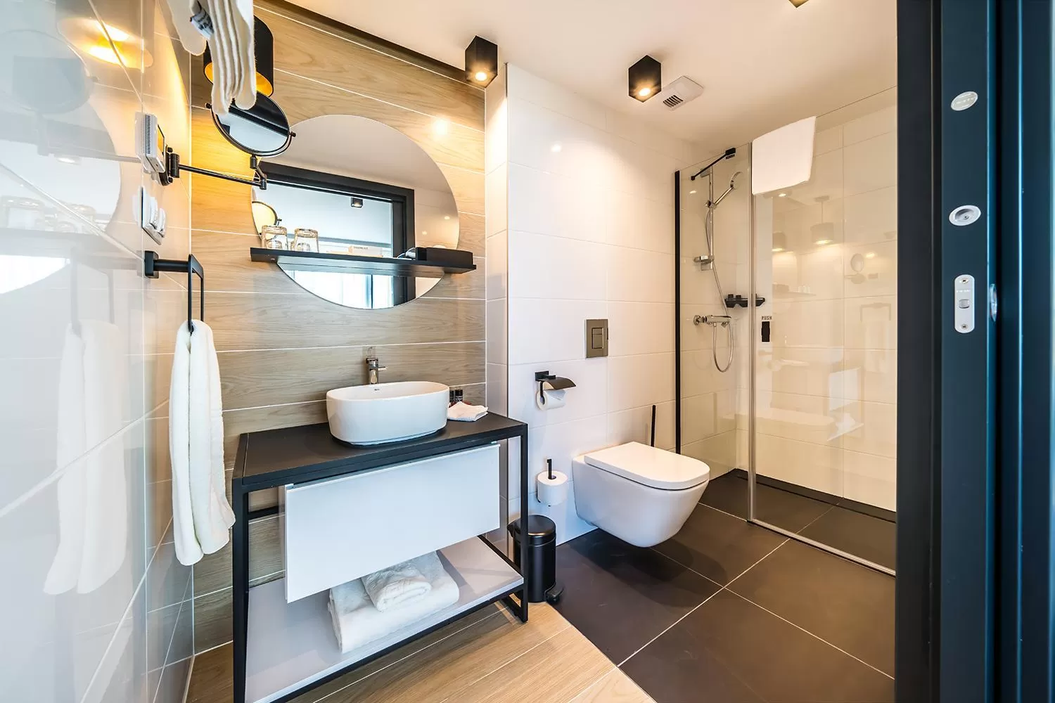 Toilet in Up Hotel Budapest