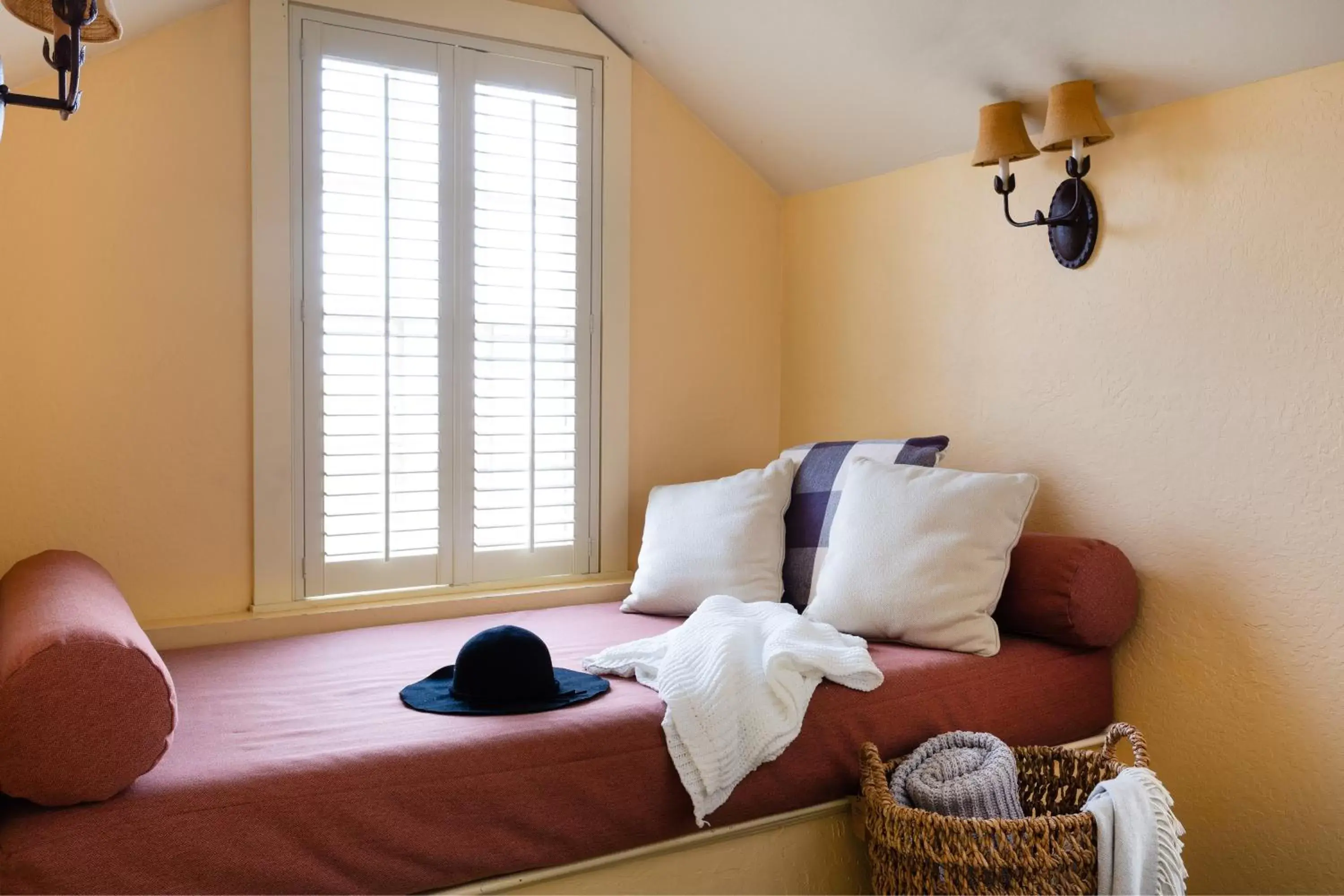 Bed in Maison Fleurie, A Four Sisters Inn