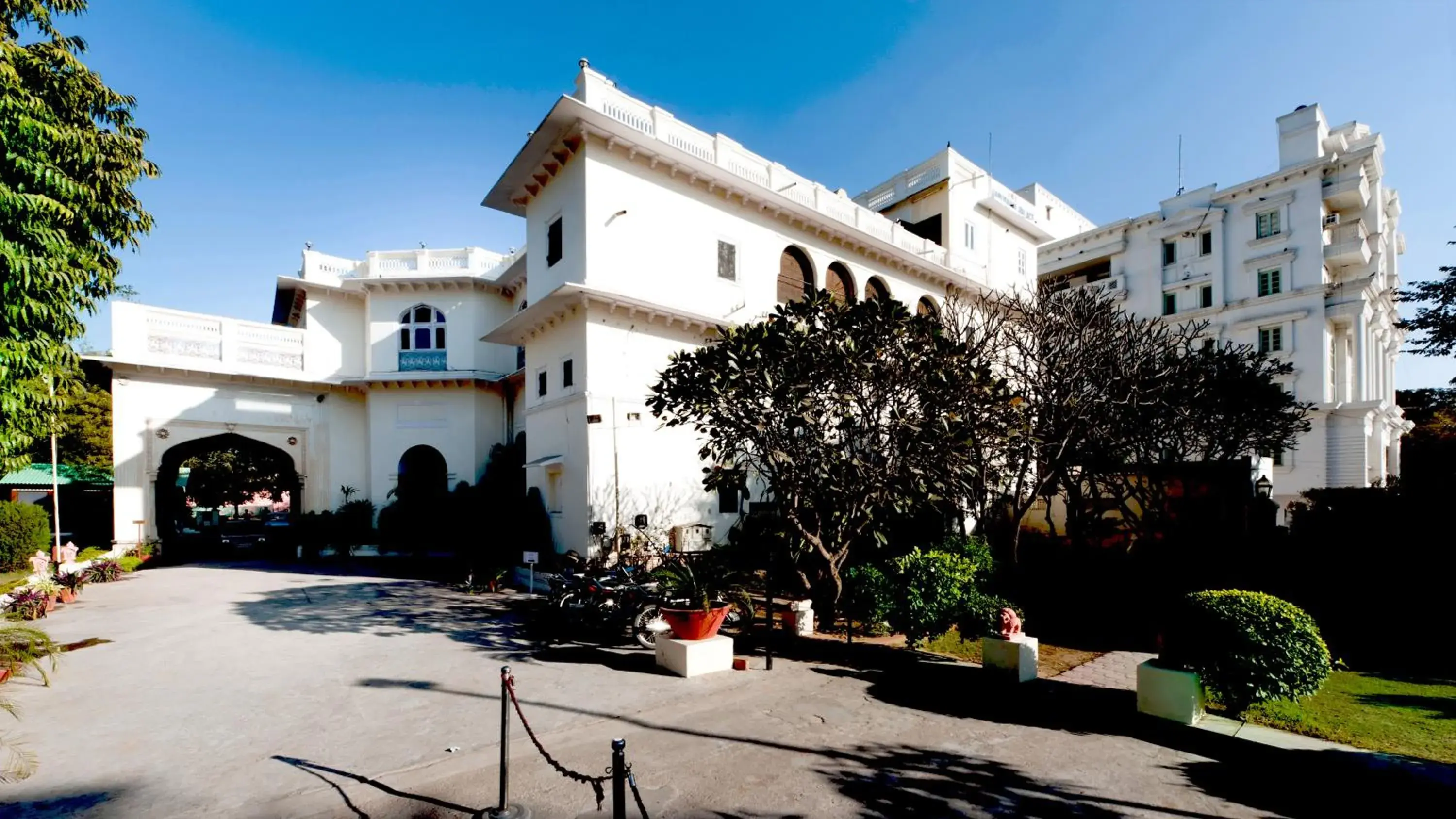 Facade/entrance in Hari Mahal Palace by Pachar Group Facade/entrance in Hari Mahal Palace by Pachar Group