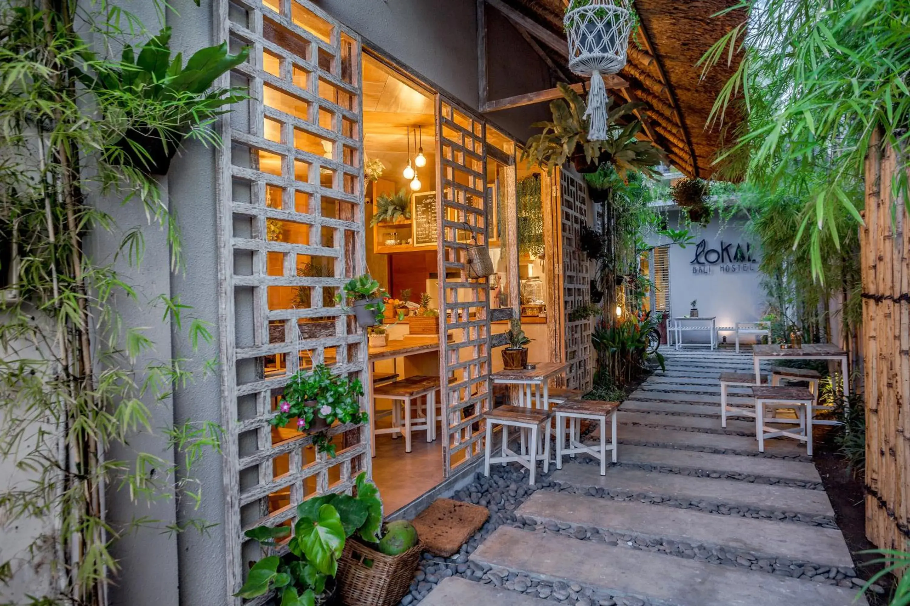 Restaurant/places to eat in Lokal Bali Hostel