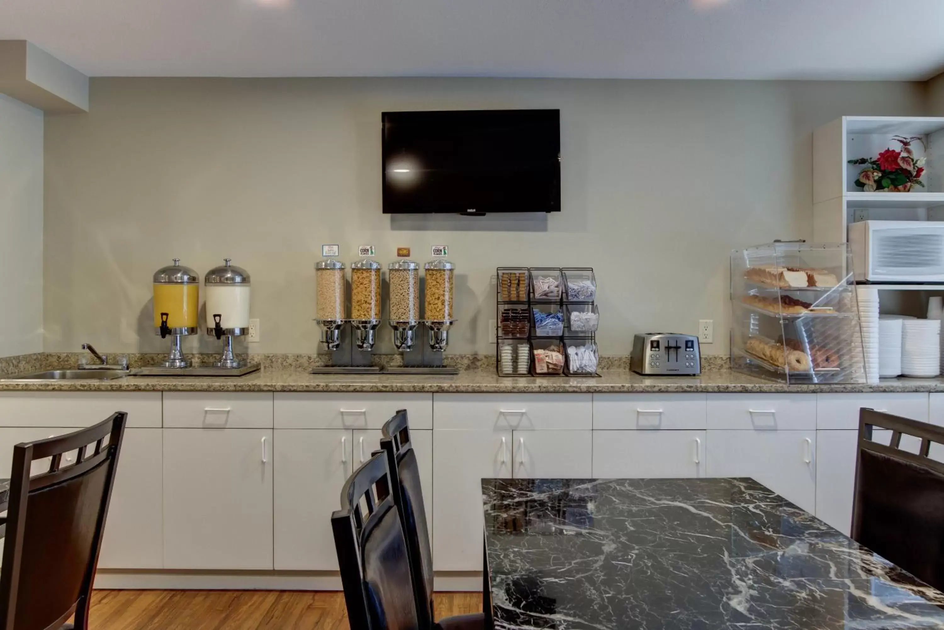 Continental breakfast in Knights Inn Kamloops Continental breakfast in Knights Inn Kamloops