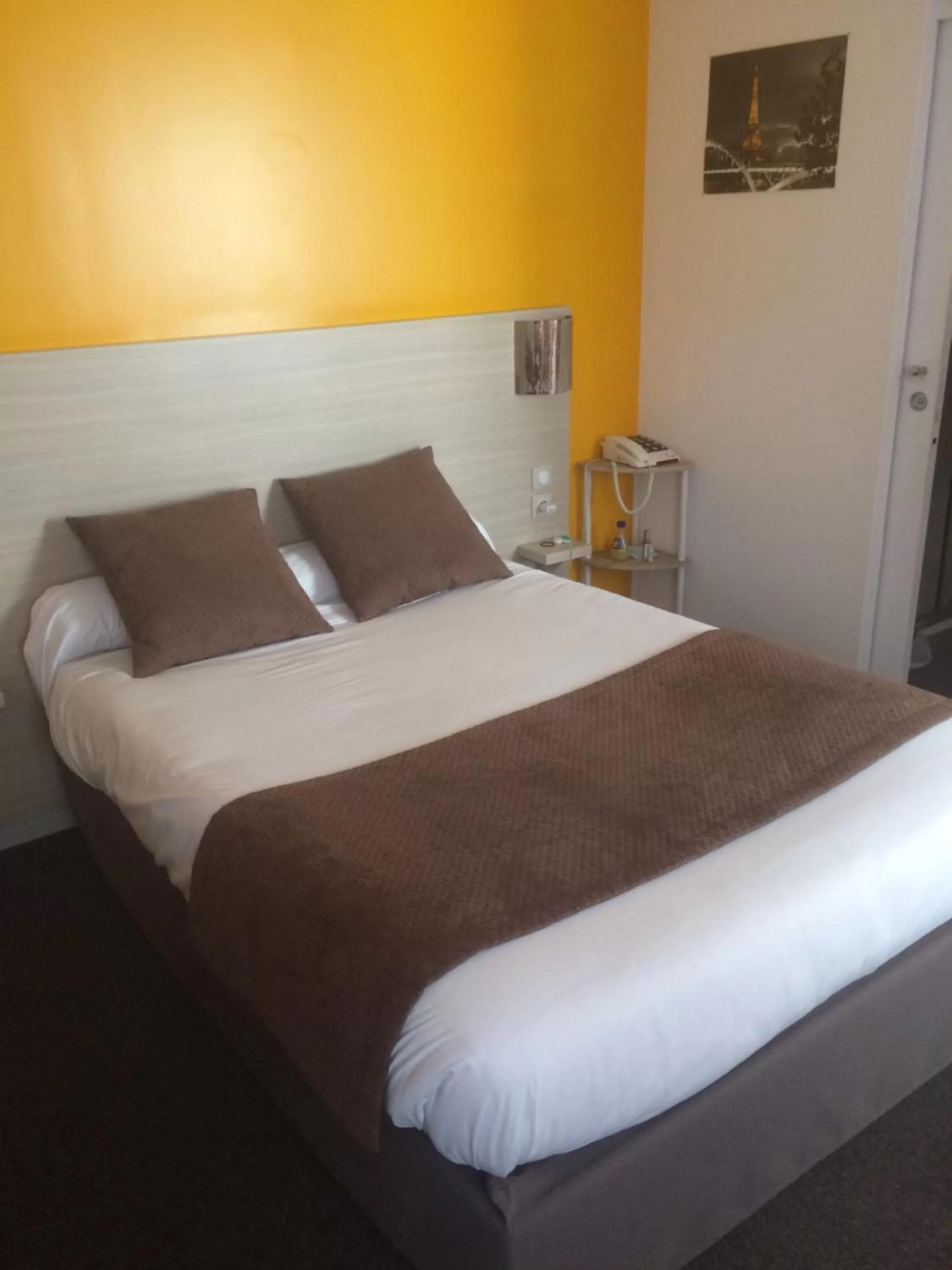 Bed in Hôtel de Paris La Défense