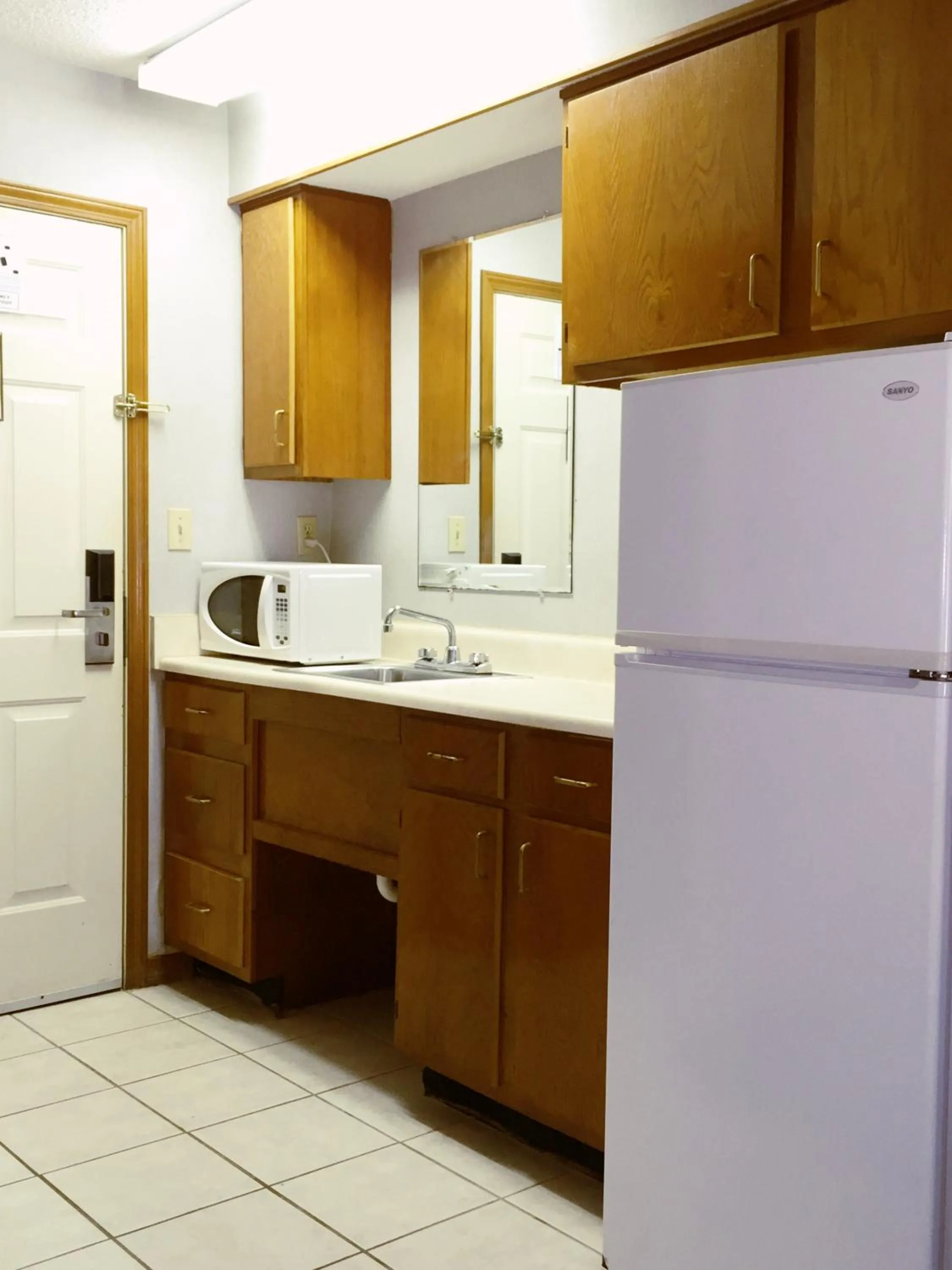 Kitchen or kitchenette in HOTEL DEL SOL - Pensacola