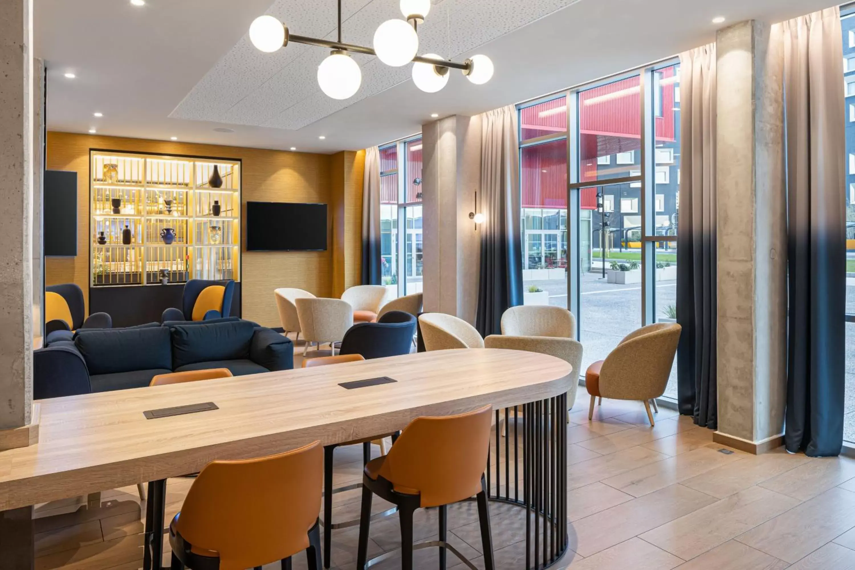 Lounge or bar in Courtyard by Marriott Paris Charles de Gaulle Central Airport
