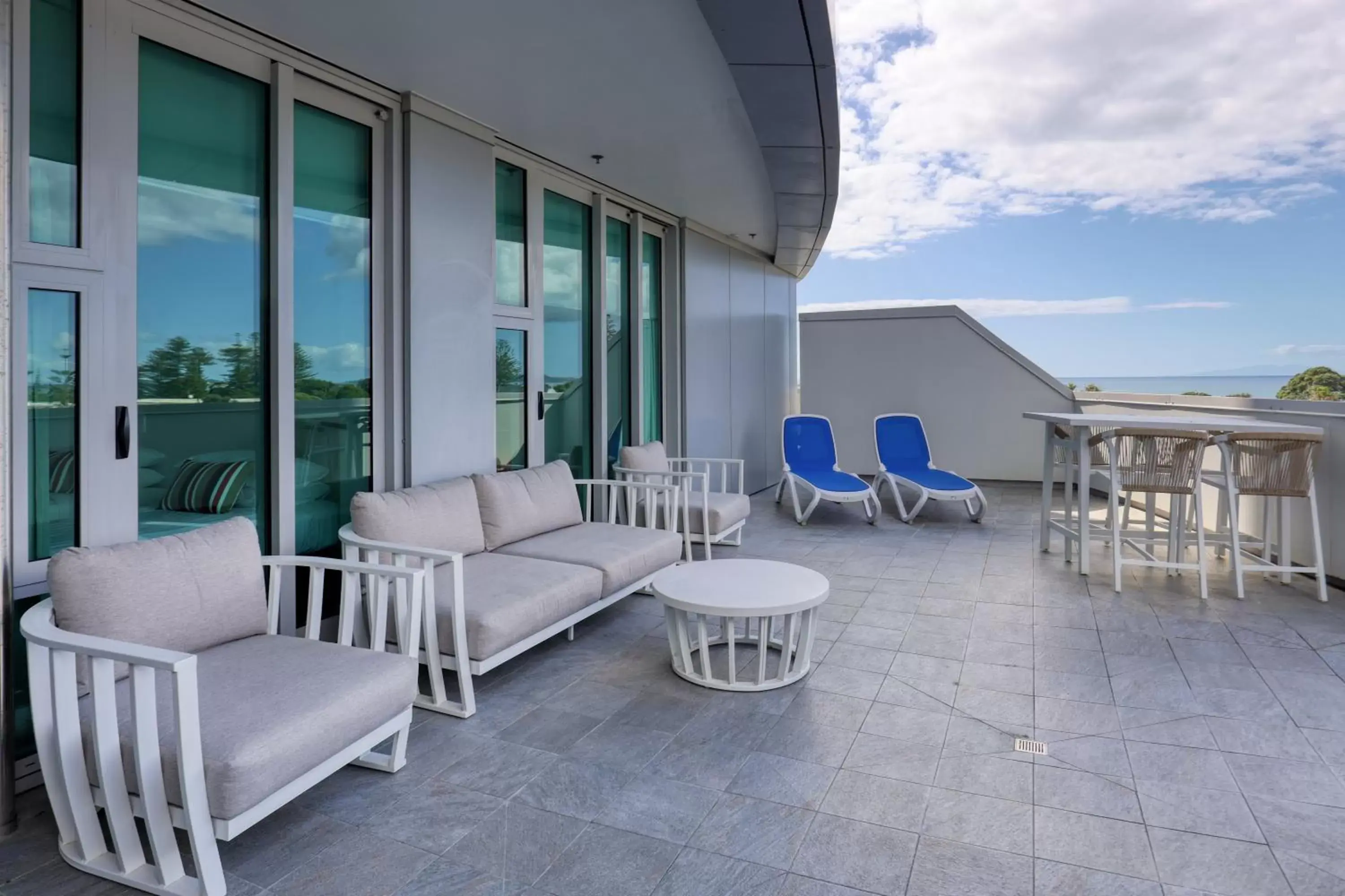 Balcony/Terrace in Ramada Suites by Wyndham Nautilus Orewa