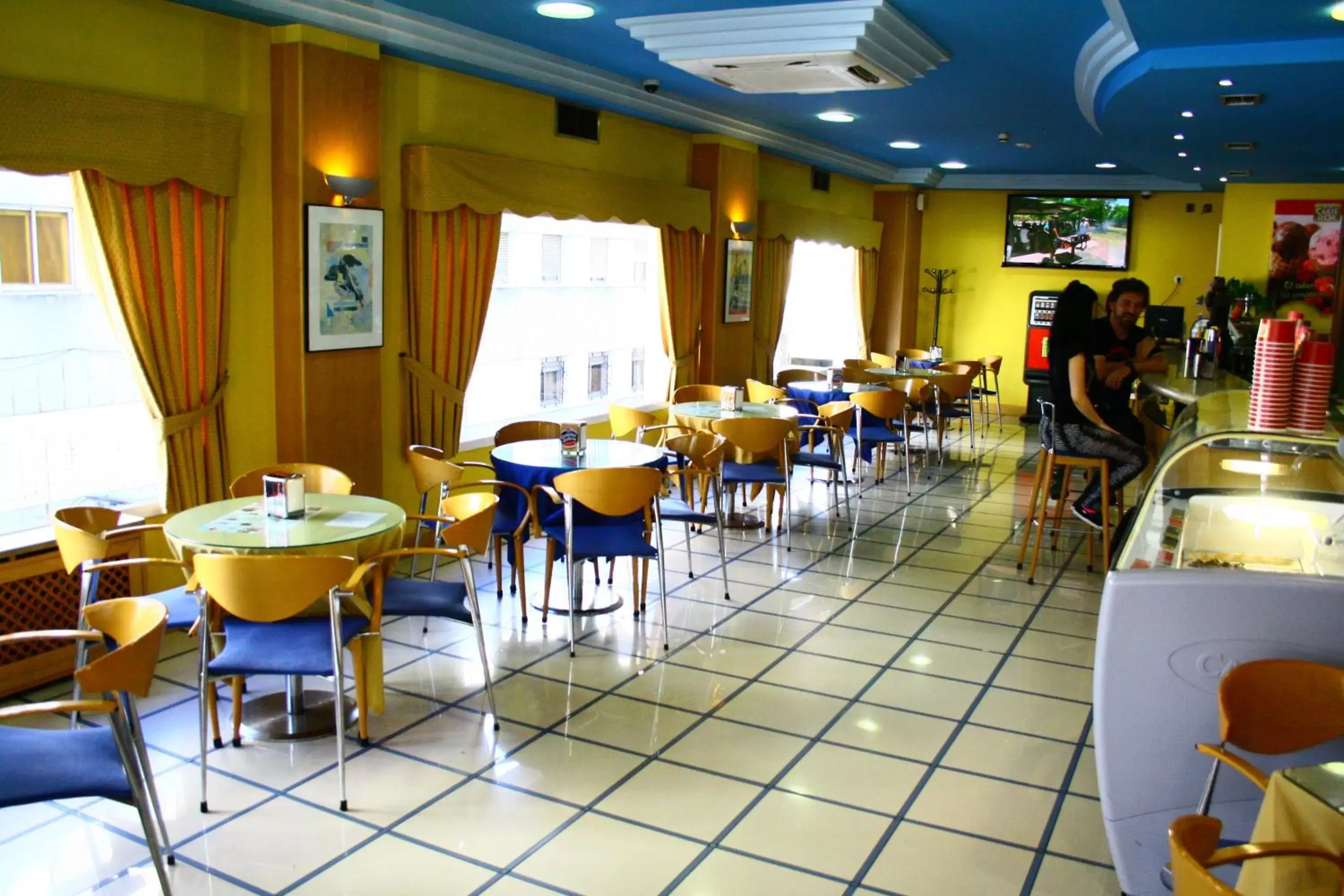 Restaurant/Places to Eat in Hotel Villa de Marin