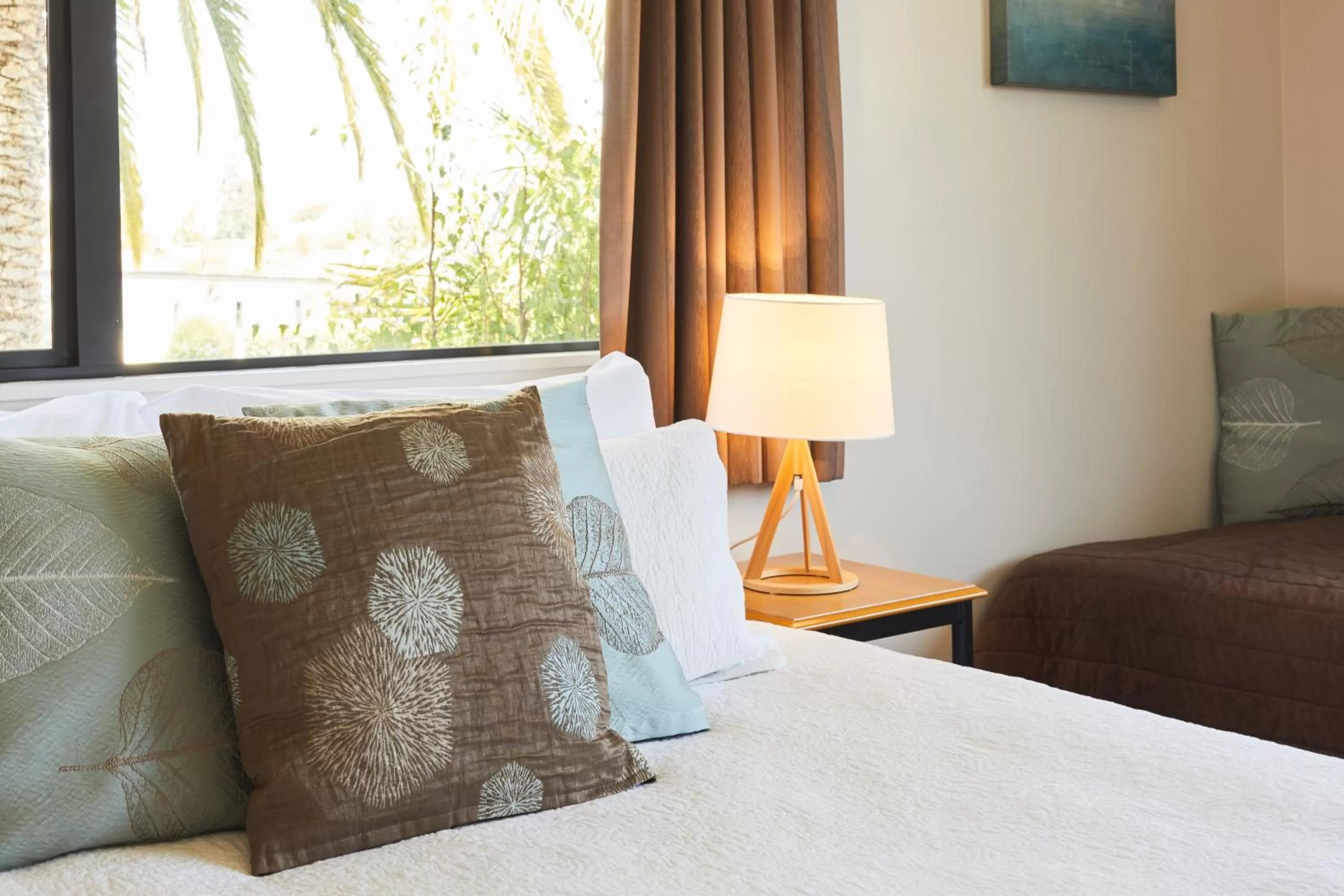 Bed in Blenheim Palms Motel