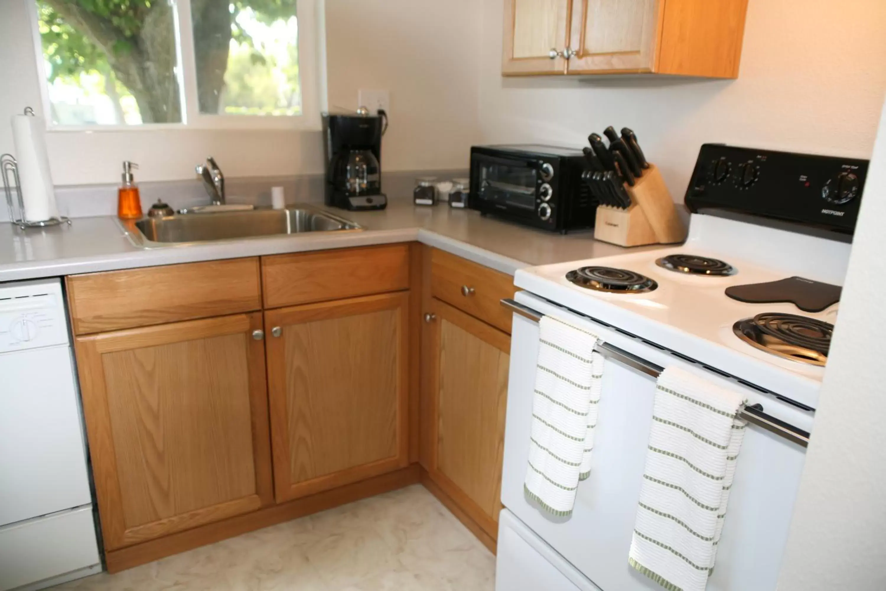 Kitchen or kitchenette, Kitchen/Kitchenette in Clear Lake Cottages & Marina