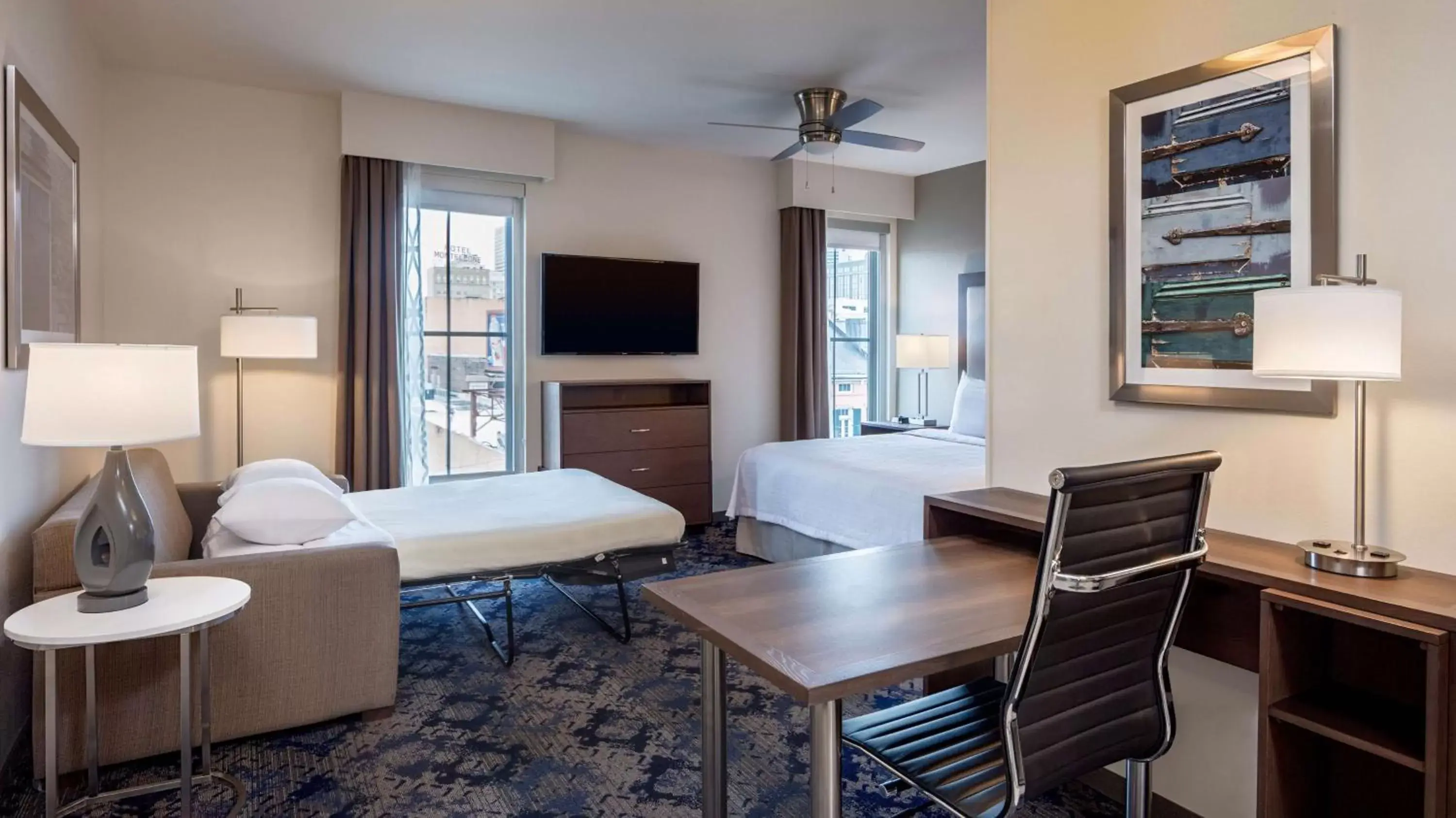 Bed, Seating Area in Homewood Suites By Hilton New Orleans French Quarter