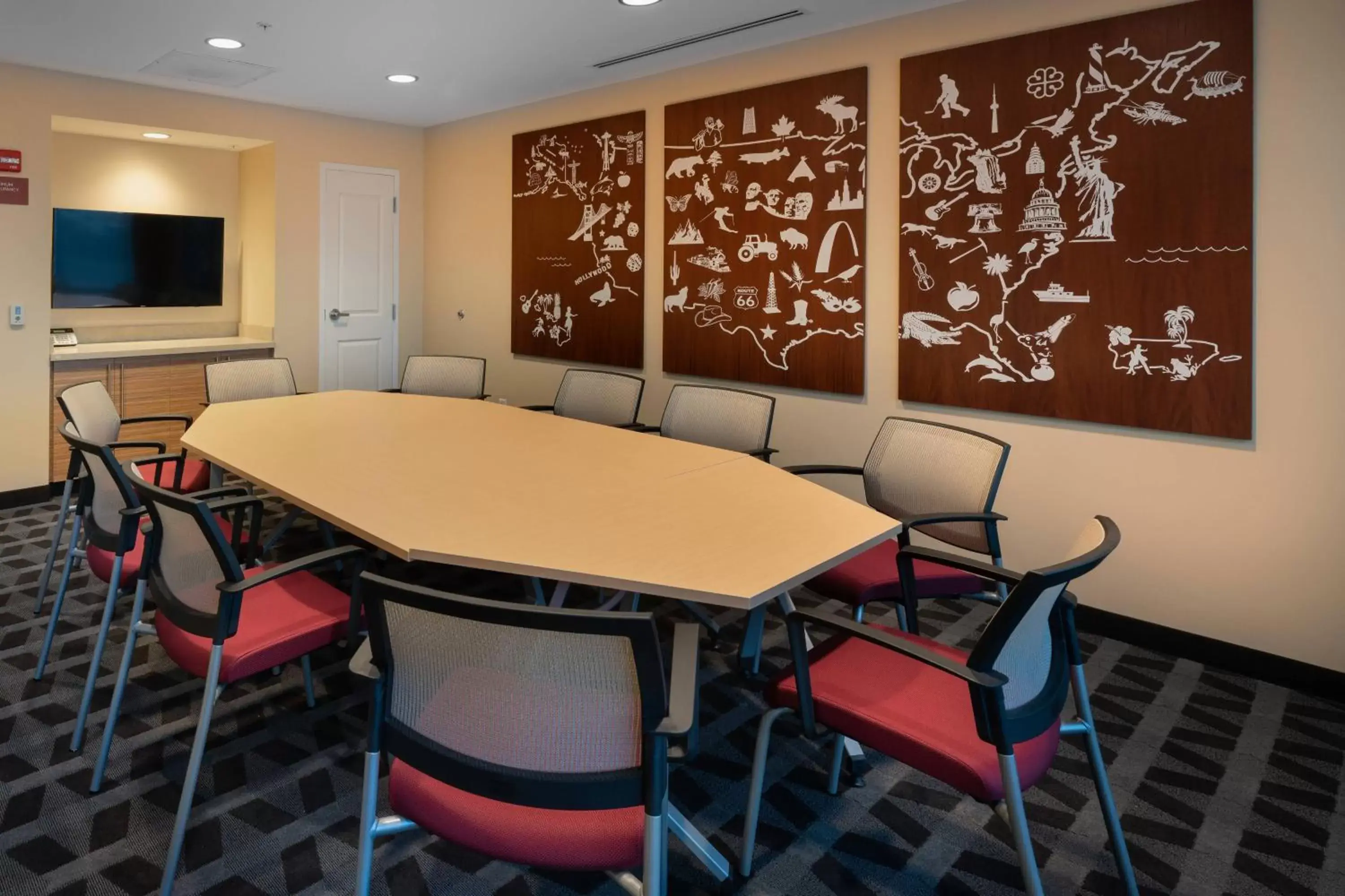 Meeting/conference room in TownePlace Suites by Marriott Milwaukee Oak Creek