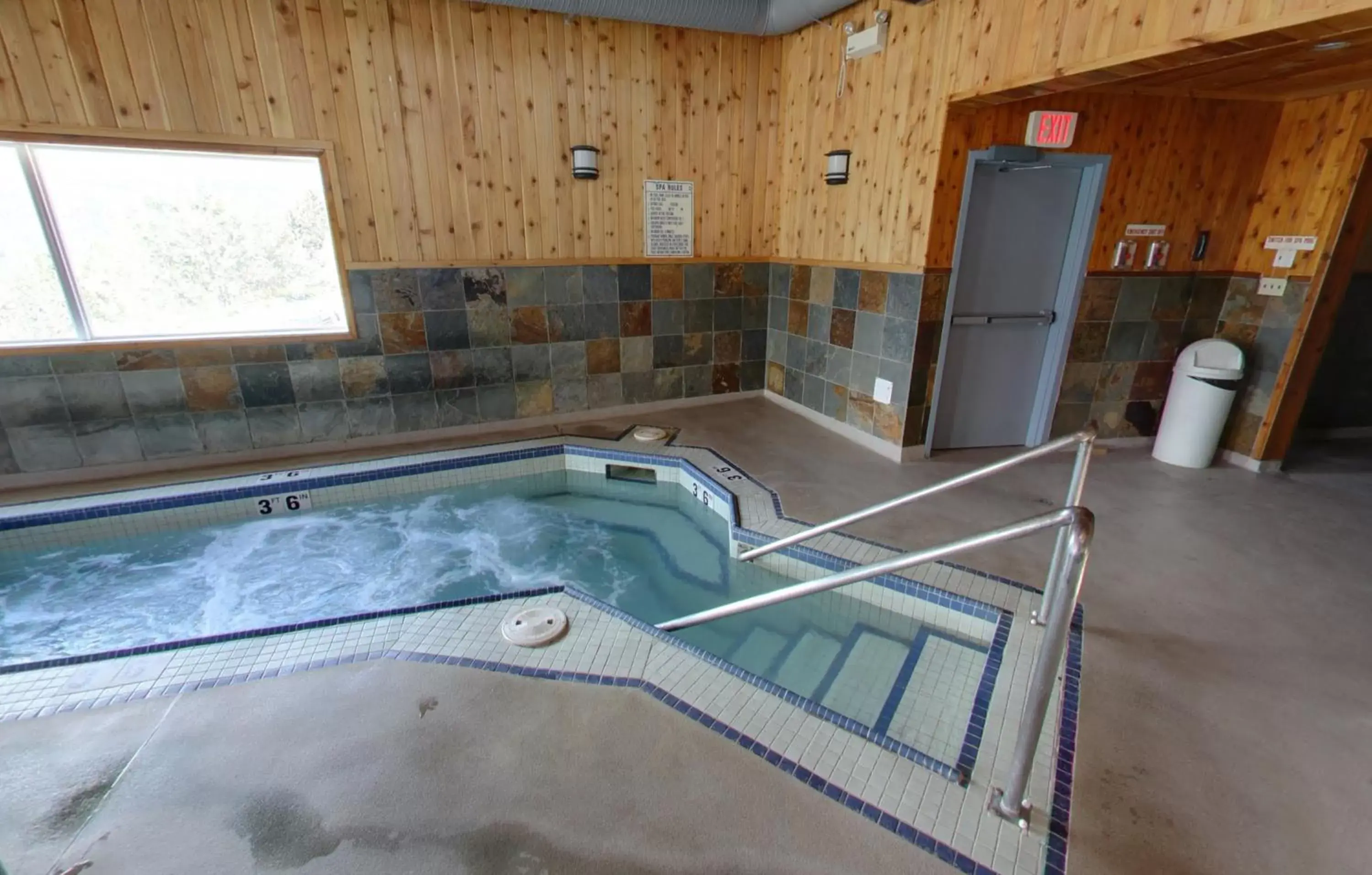 Hot Tub in Days Inn by Wyndham Golden