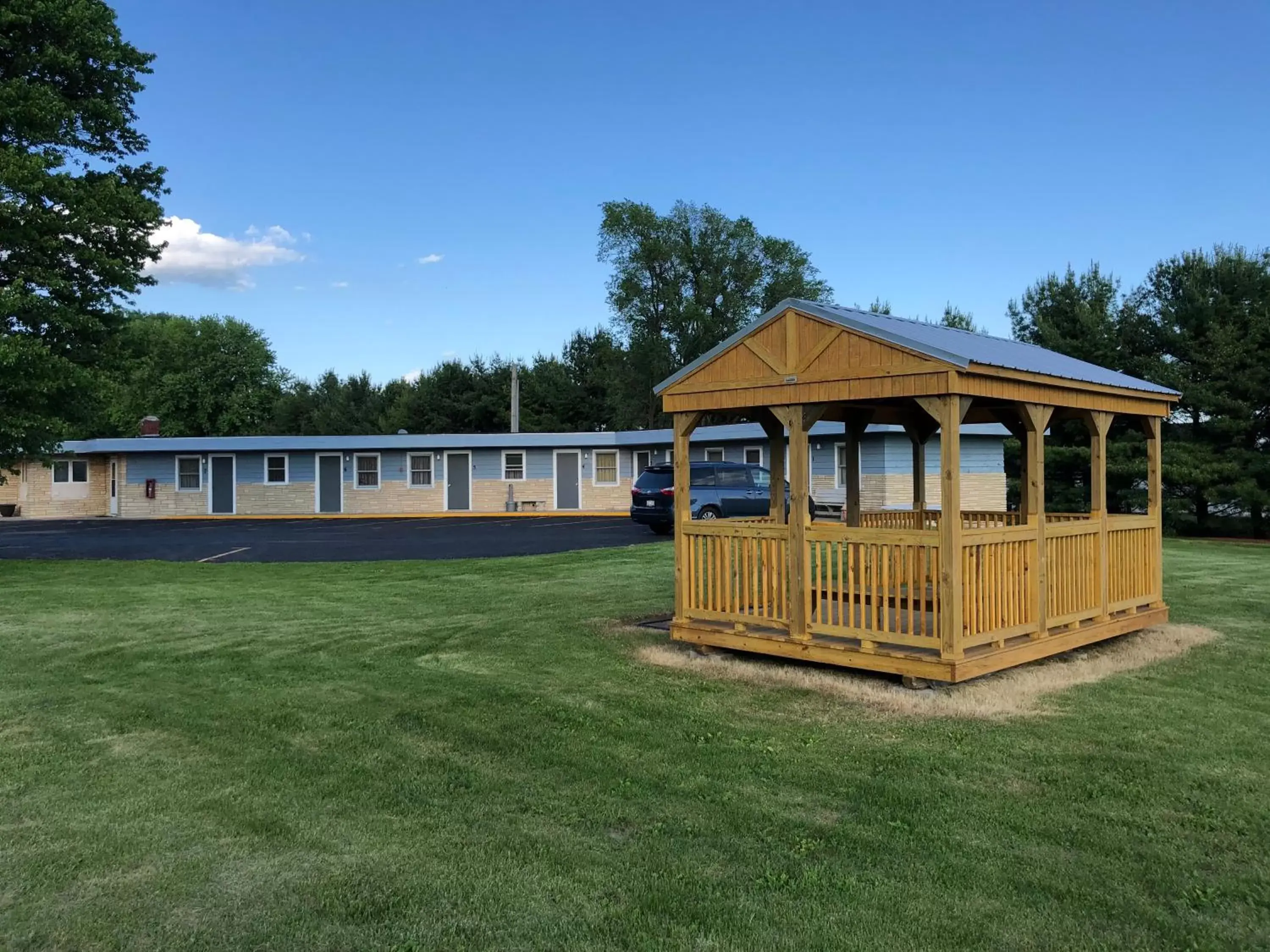 Property Building in Pine Ridge Motel