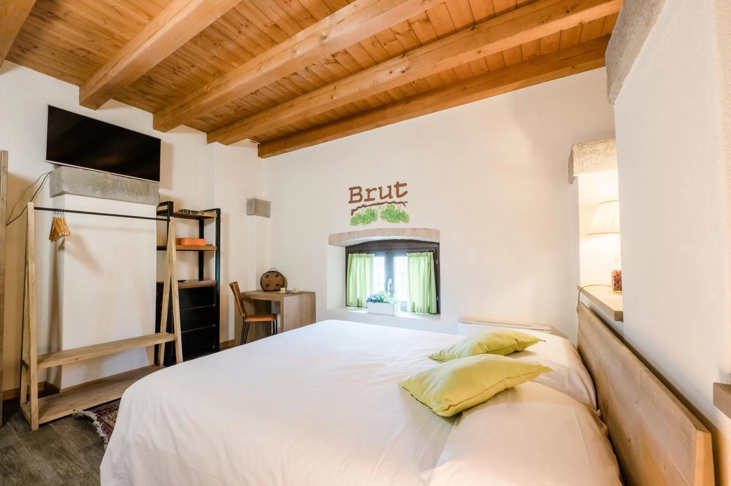 Photo of the whole room, Bed in SMART San Martino
