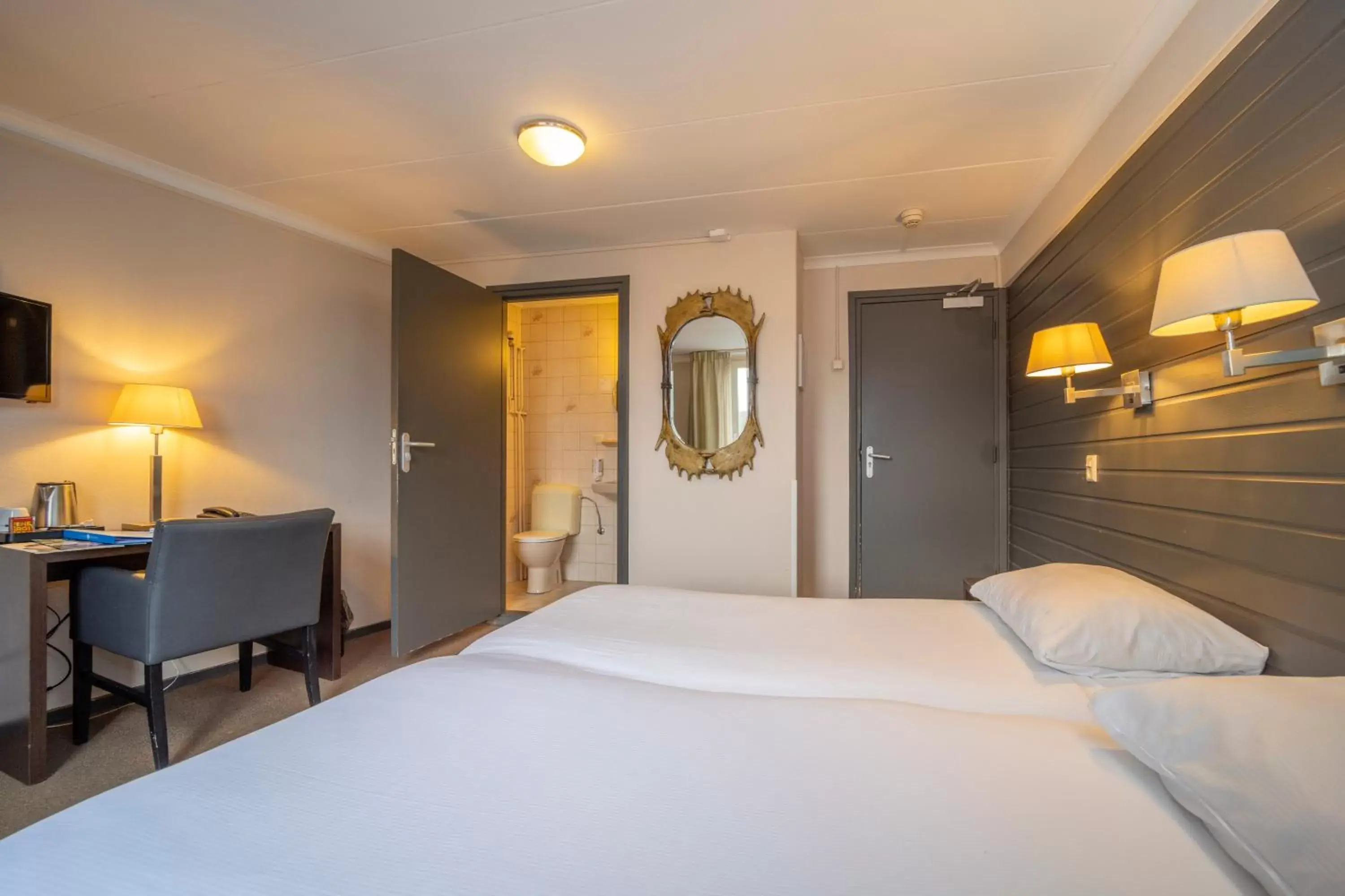 Bedroom, Bed in Fletcher Hotel Restaurant De Geulvallei