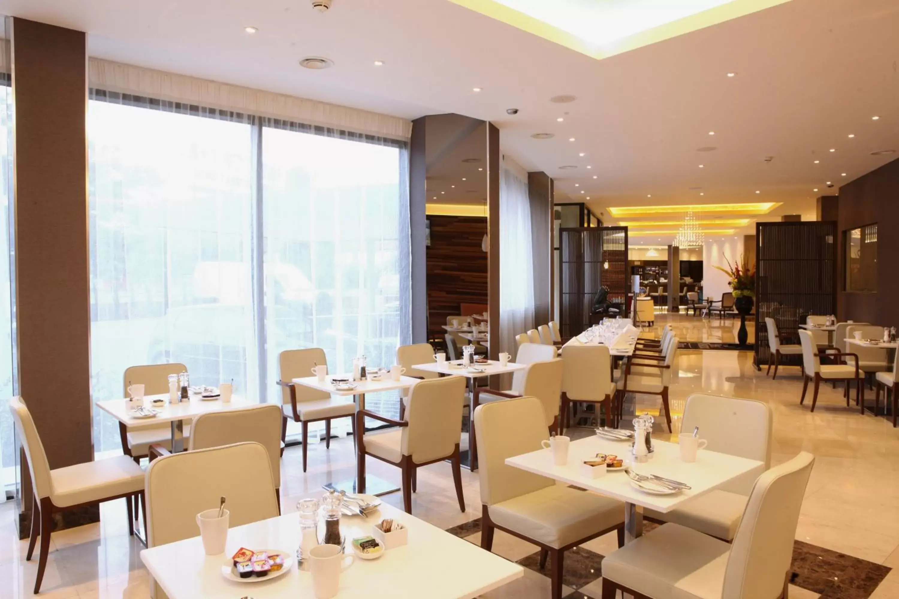 Restaurant/Places to Eat in Park Grand London Heathrow