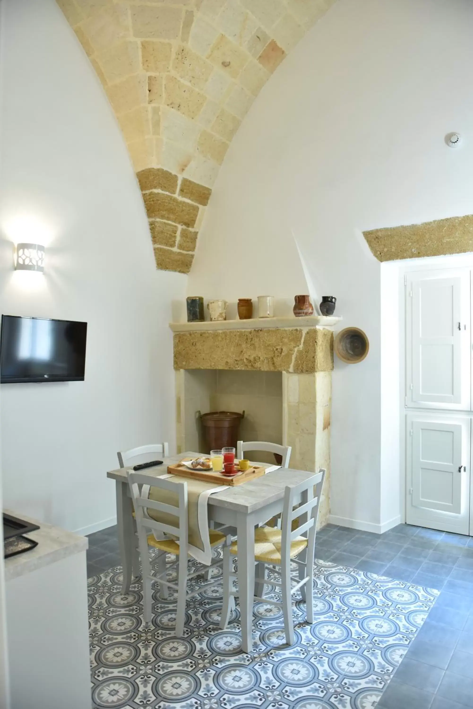 Living room, Dining Area in Tobacco Suite