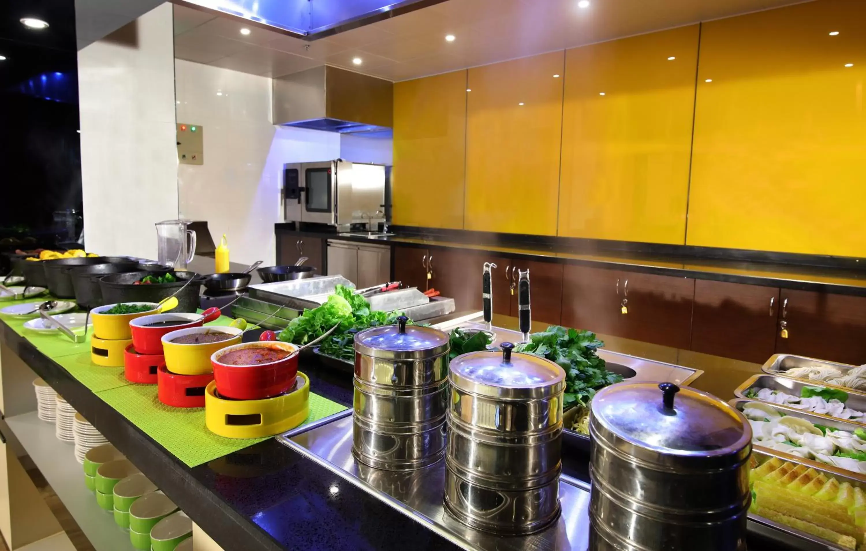 Restaurant/places to eat, Kitchen/Kitchenette in Hampton by Hilton Guangzhou Zhujiang New Town