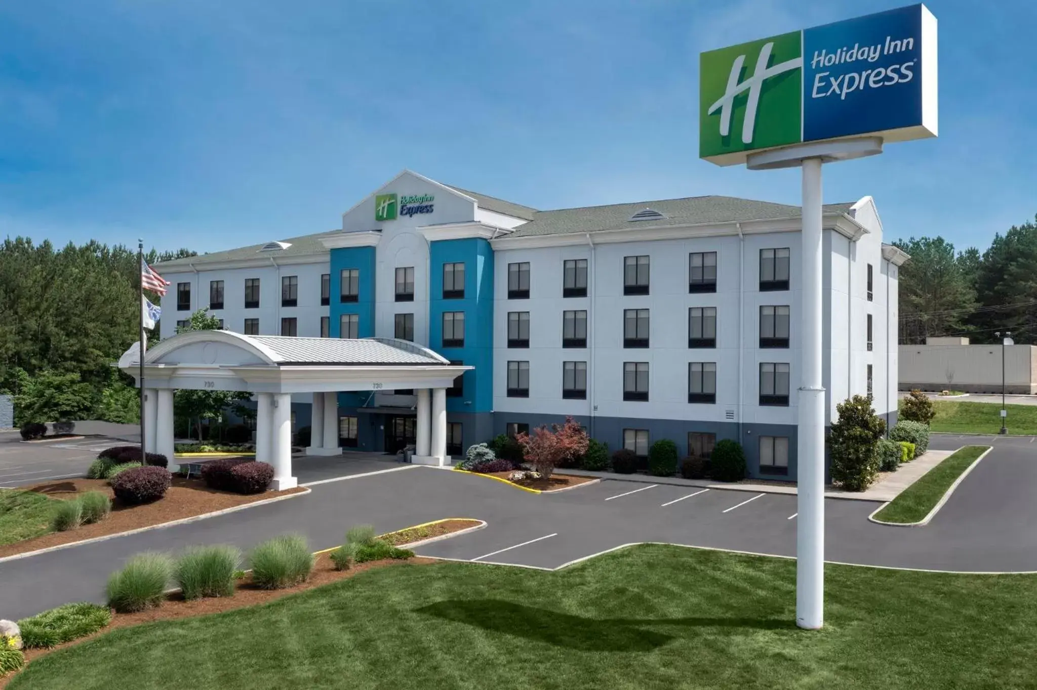 Property Building in Holiday Inn Express Knoxville-Strawberry Plains, an IHG Hotel